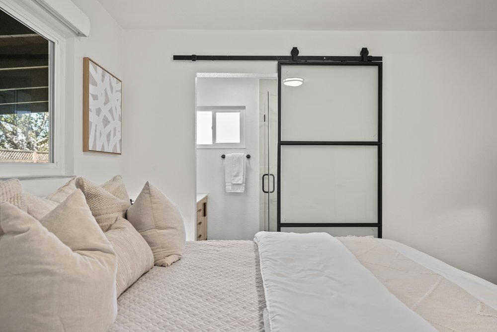 1 9 4965Kingston_Bedroom_1.JPG