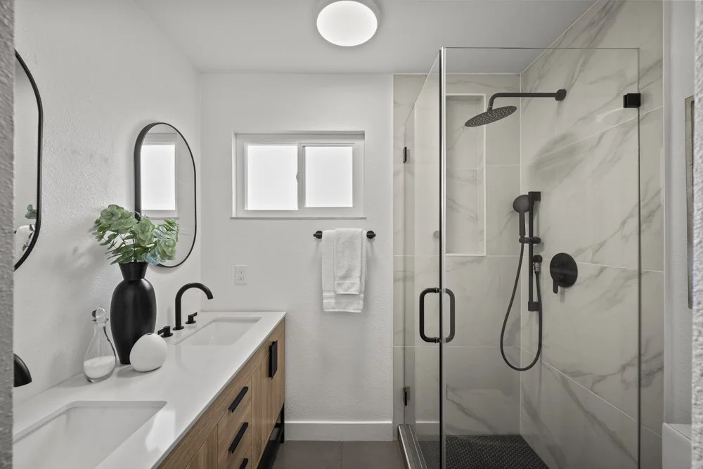 2 2 4965Kingston_Bathroom_2.JPG