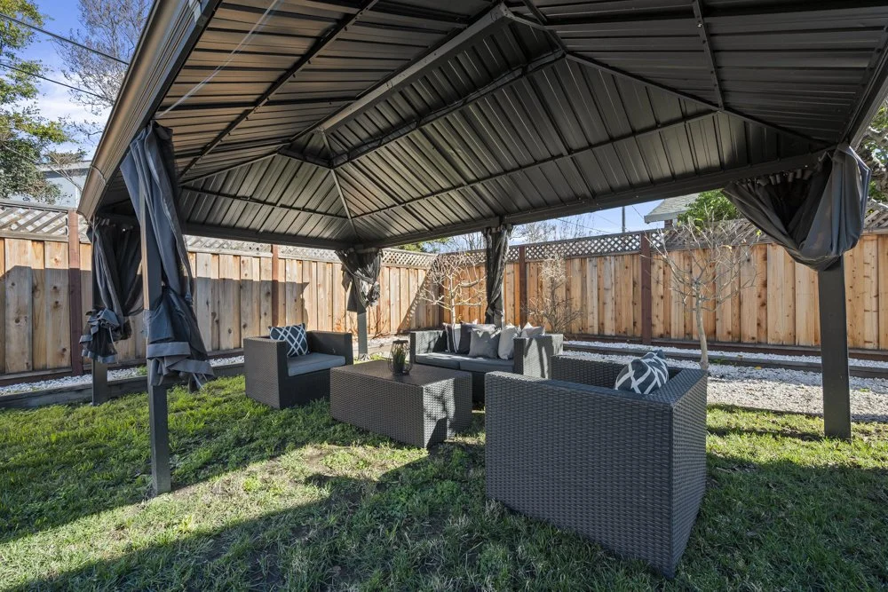 2 6 5 4965Kingston_Exterior_Back_3.JPG