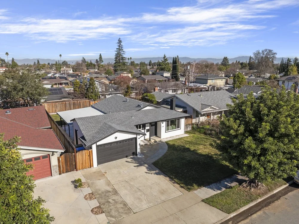 2 7 4965Kingston_Aerial_View_1.JPG