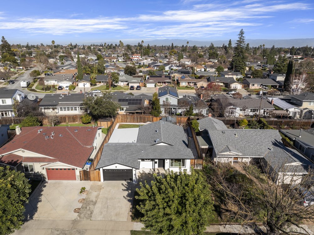 2 7 4965Kingston_Aerial_View_2.JPG