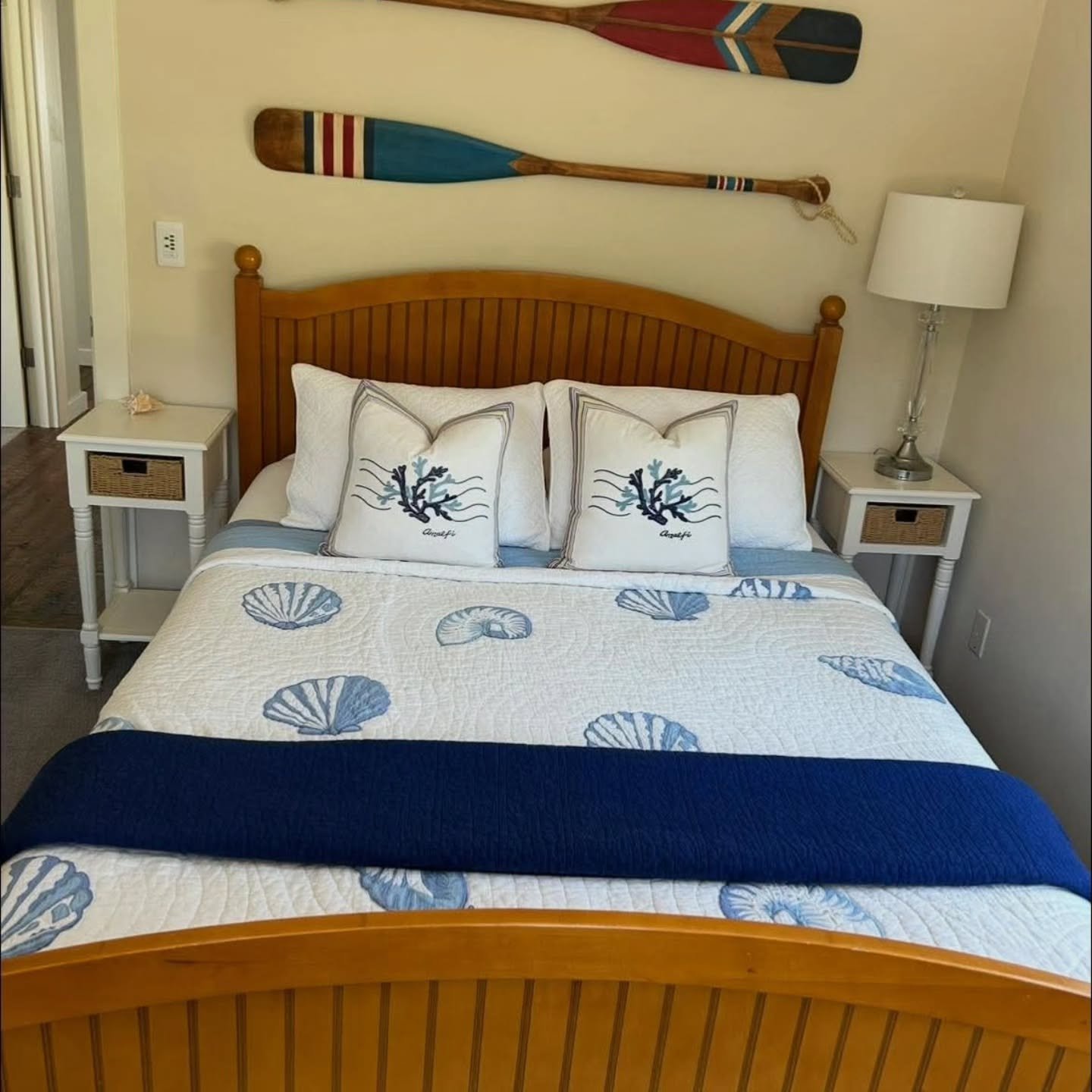 I love making a pretty bed 😊