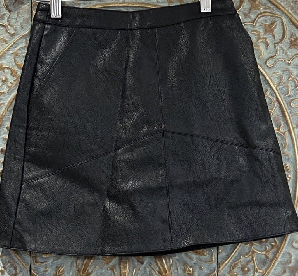 A-Line Leather look Skirt - Chic Edgy (Size 8)