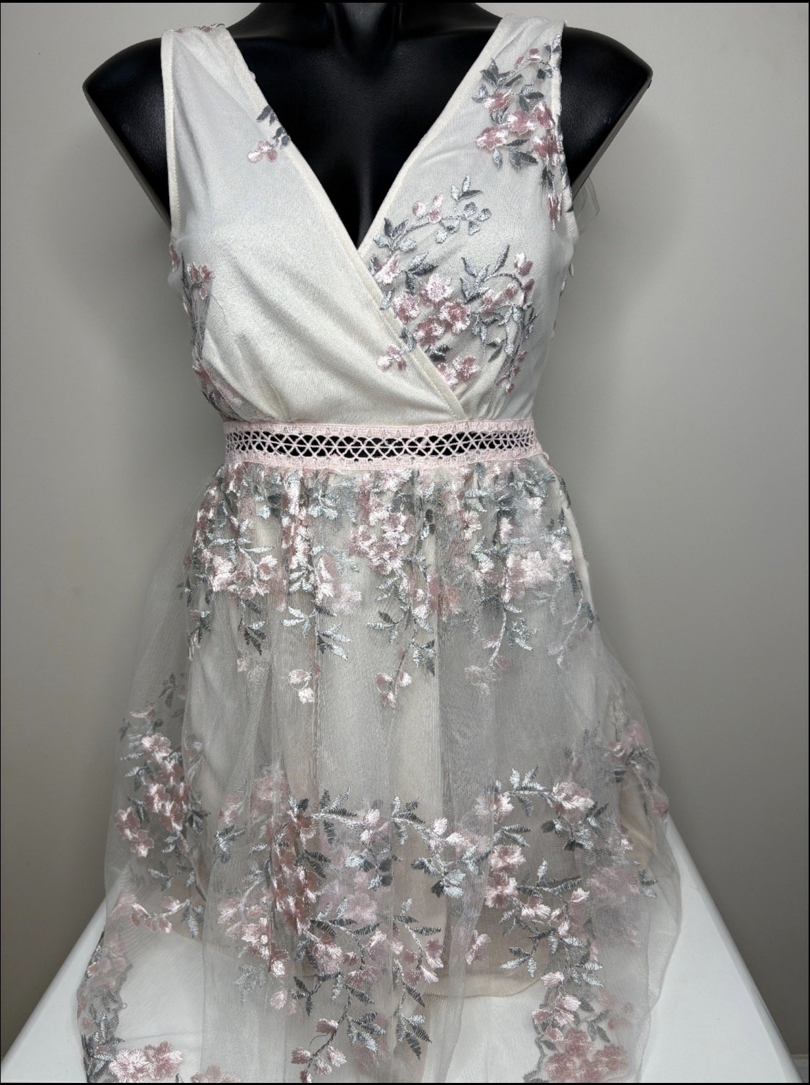 Floral Embroidered Skater Dress - Pretty Detail (Size 8)