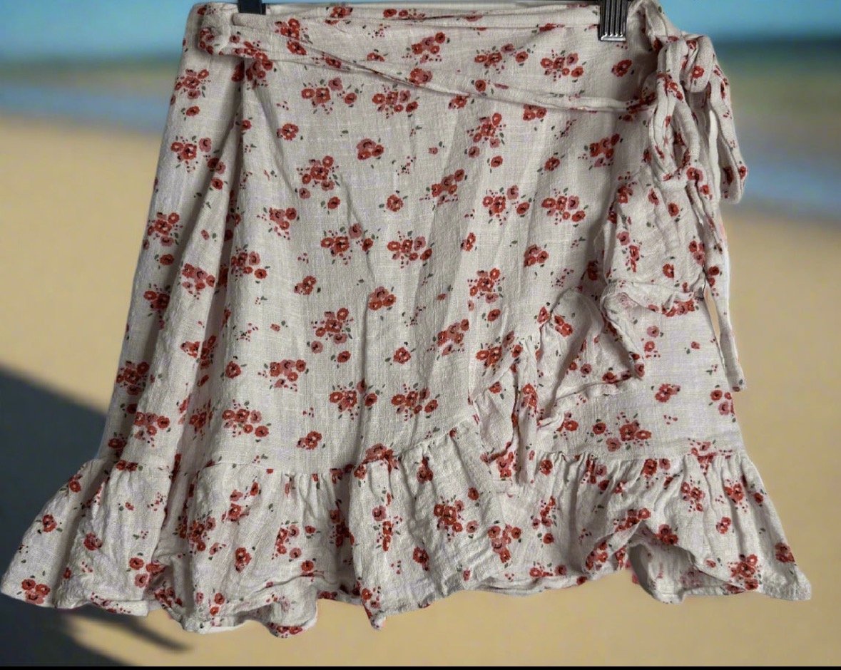 Floral Wrap Skirt - Feminine Flattering- (Size 8)