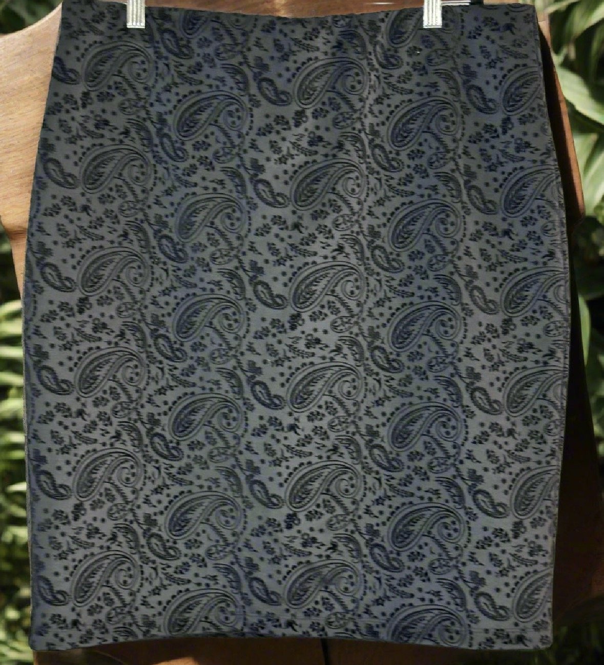 Dramatic Black Paisley Stretch Print Skirt (Size 18)