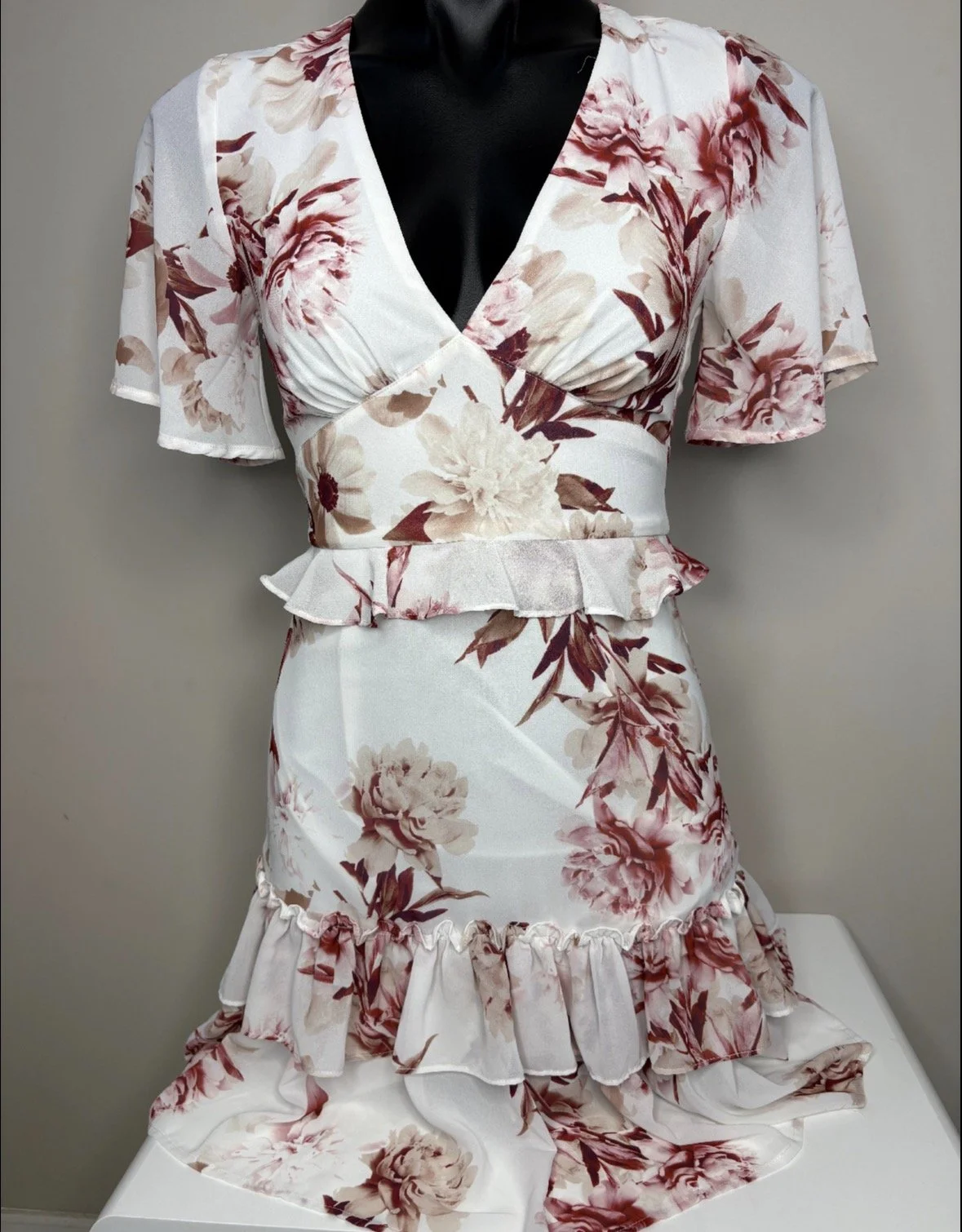 White Floral Ruffle Dress - Feminine Summer Style (Size 6)