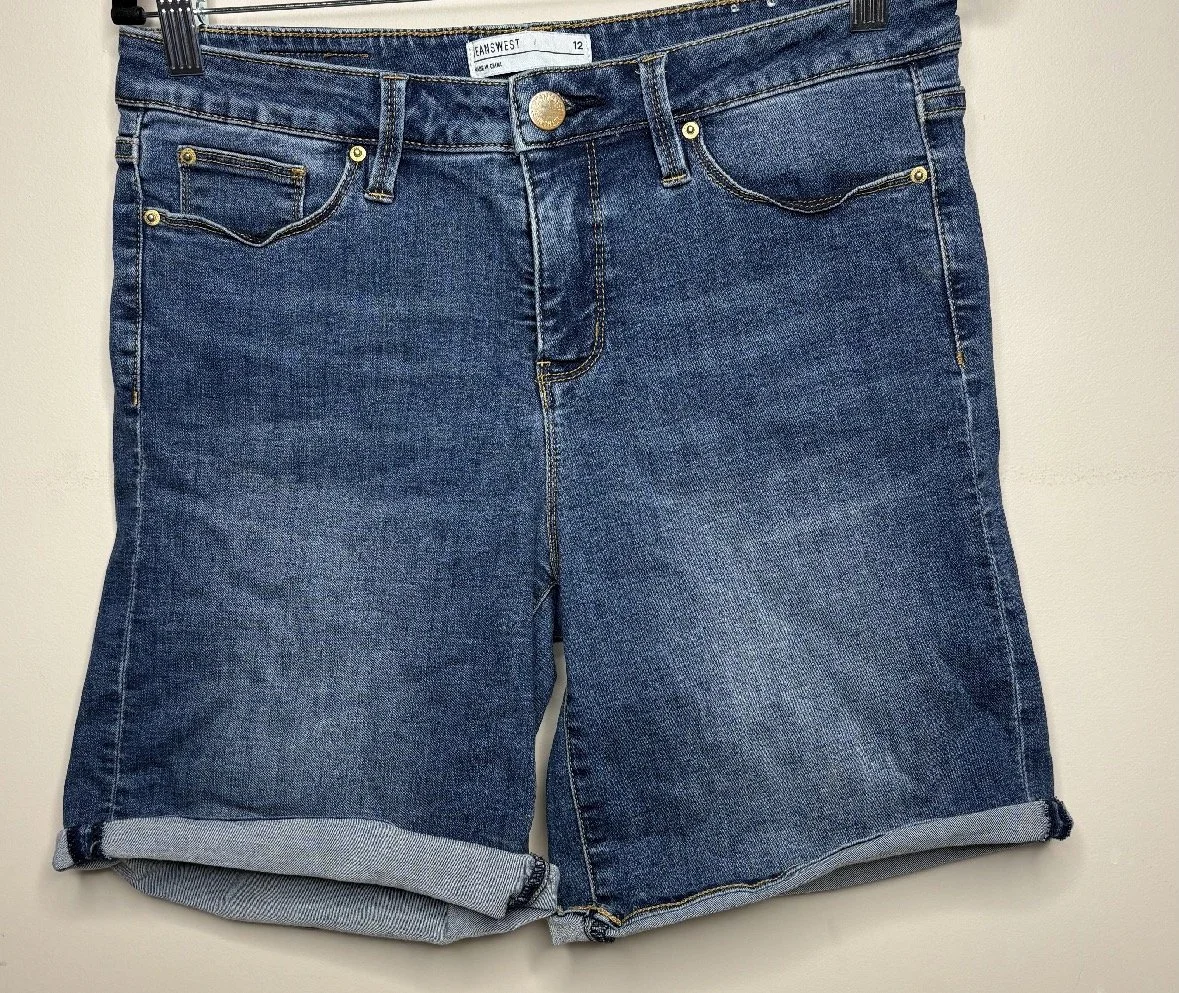 Denim Straight Stretch Shorts - Classic Vintage Style (Size 12)