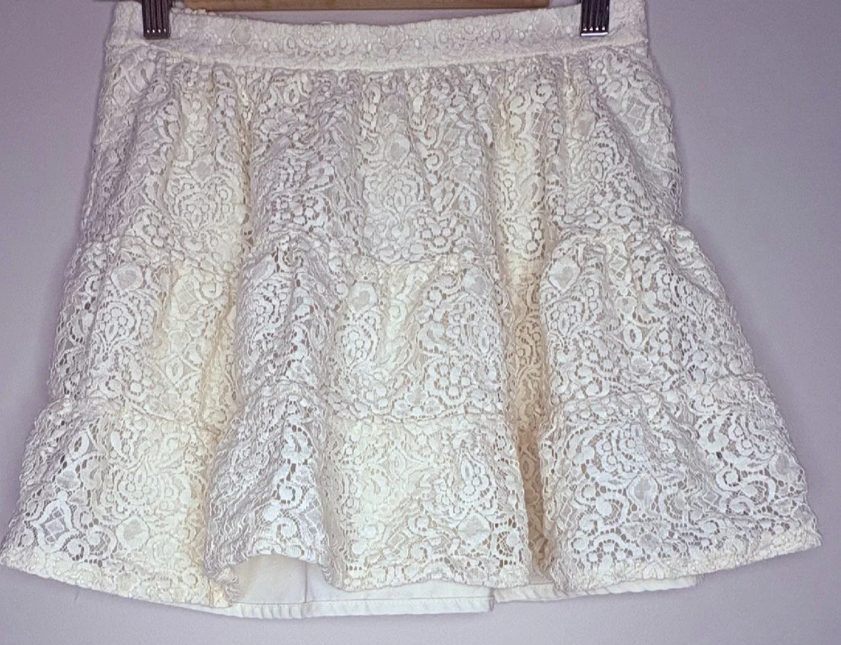 'Mister Minx' White Lace Mini Skirt (Size M)
