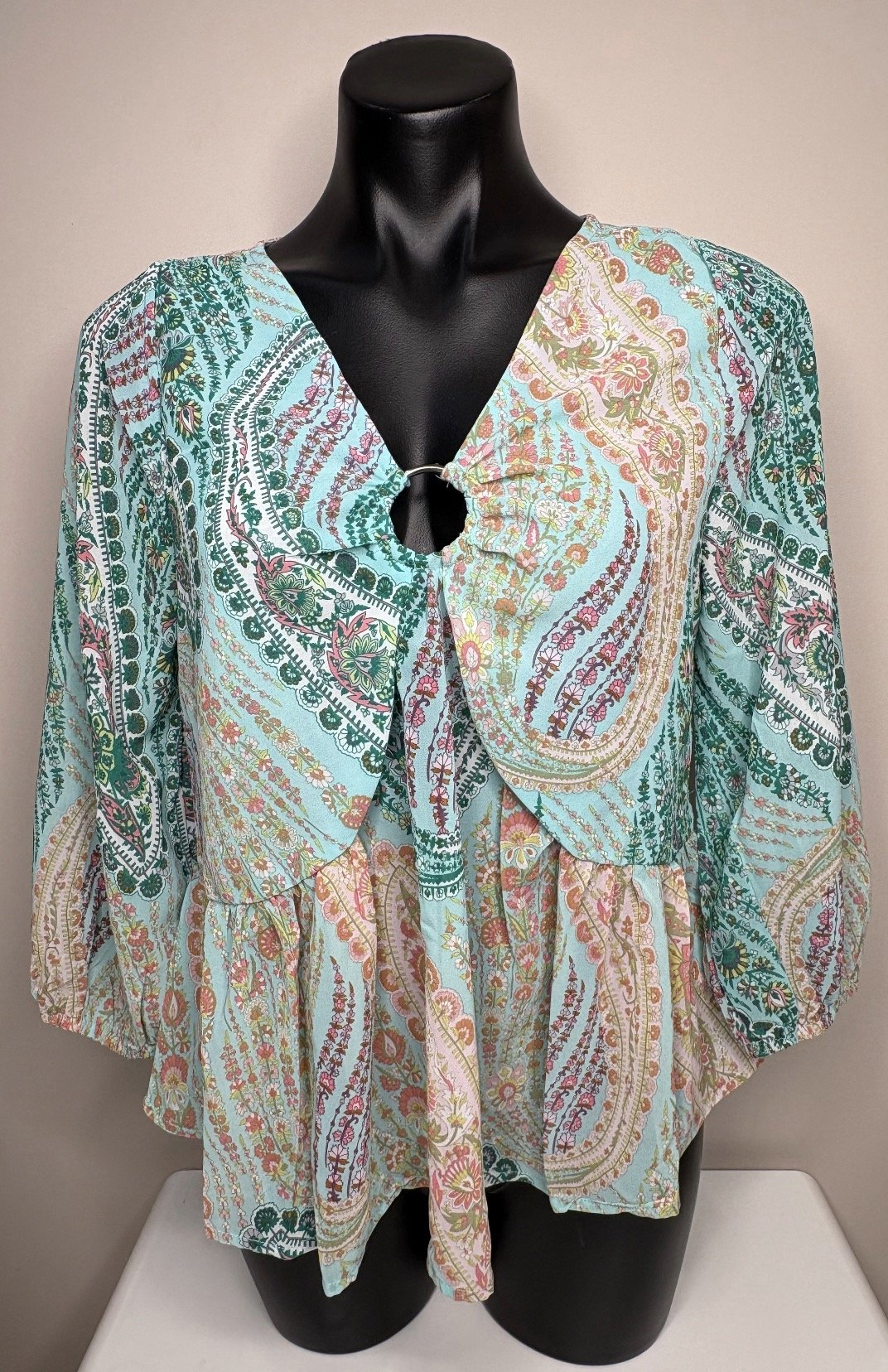 Aqua Filigree  "O" Ring Blouse - Casual Summer Style (Size 8)