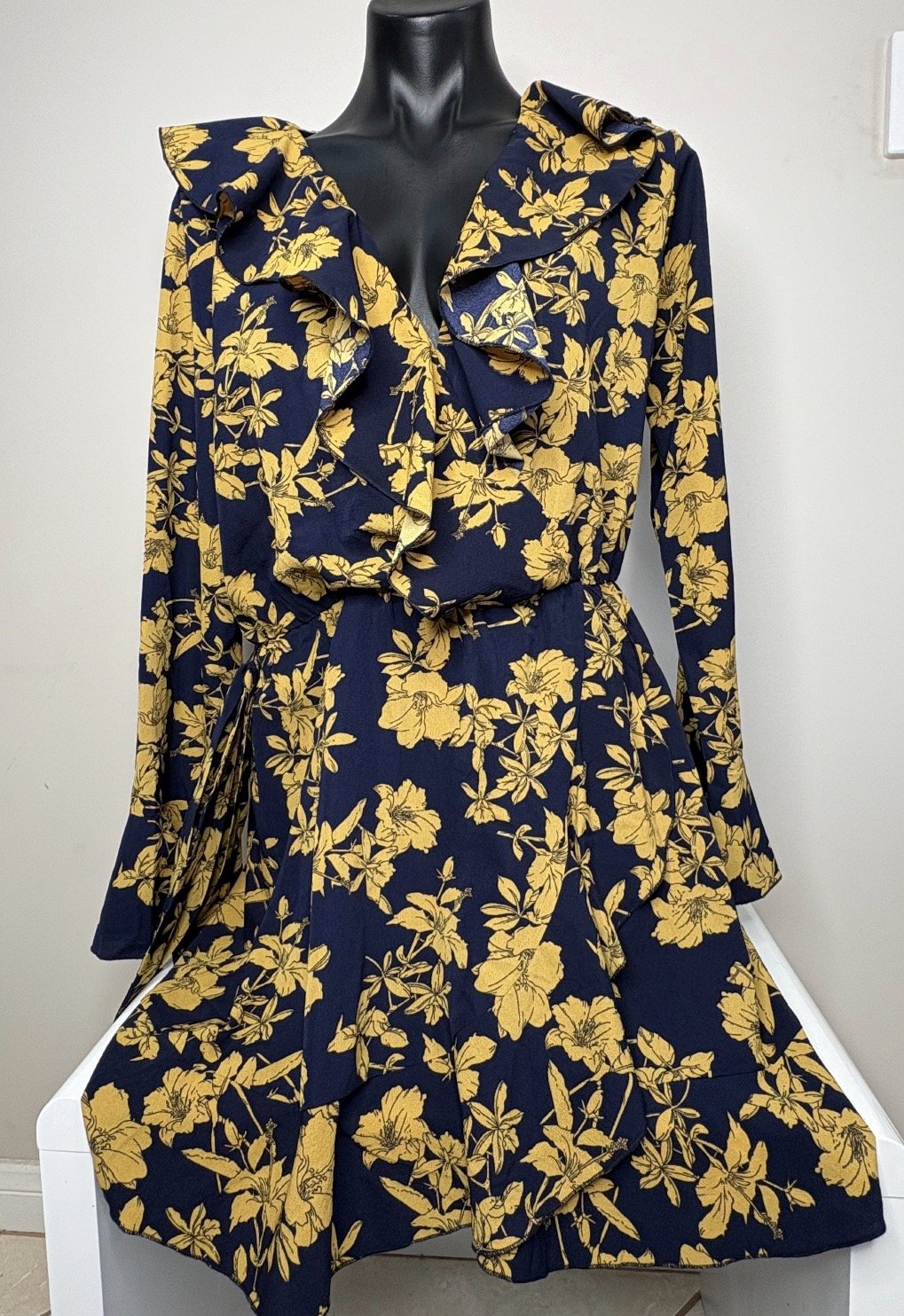 Navy w/ yellow Floral Long Sleeve Dress - Elegant Smart (Size 18)