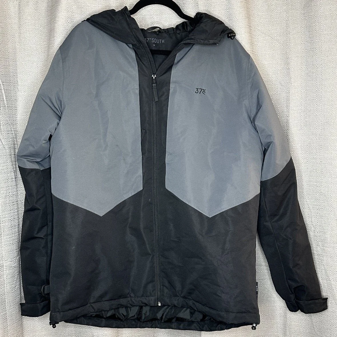 '37c South' Men's Hooded Puffer Jacket (Size L)