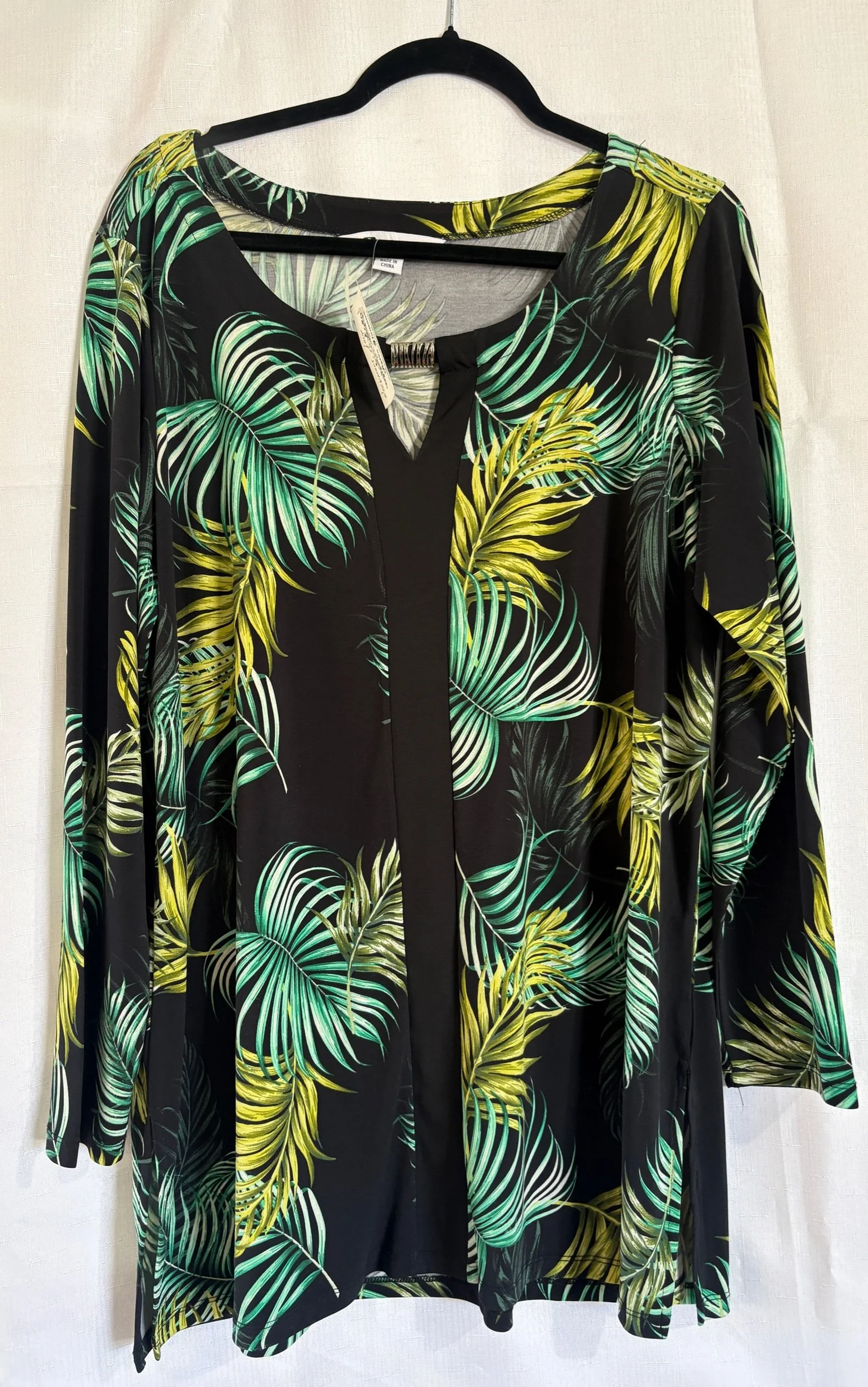 Black with Green Leafy Stretch Print Blouse - Casual (Size L)