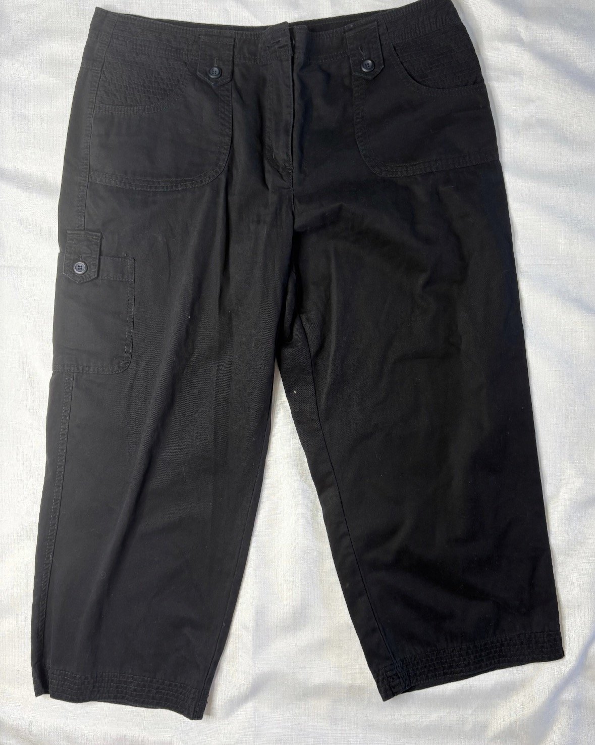 Plus Size Embroidered Black Cropped Jeans - Vintage Detail (Size 18)