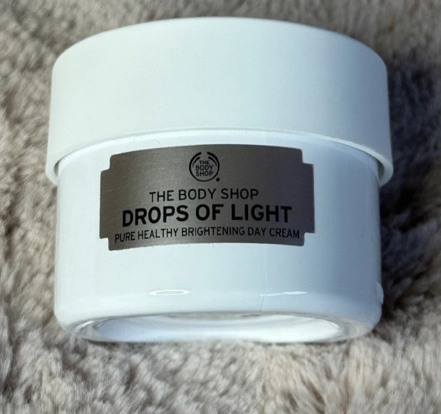 *NEW 'The Body Shop' Drops of Light Brightening Day Cream