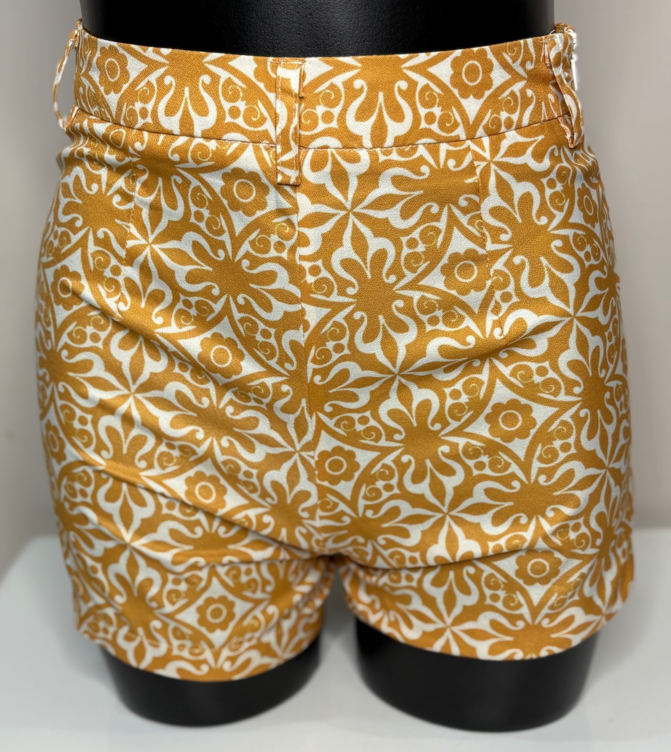 Ebonie & Ivory Retro Vintage Shorts - Smart (Size 8)