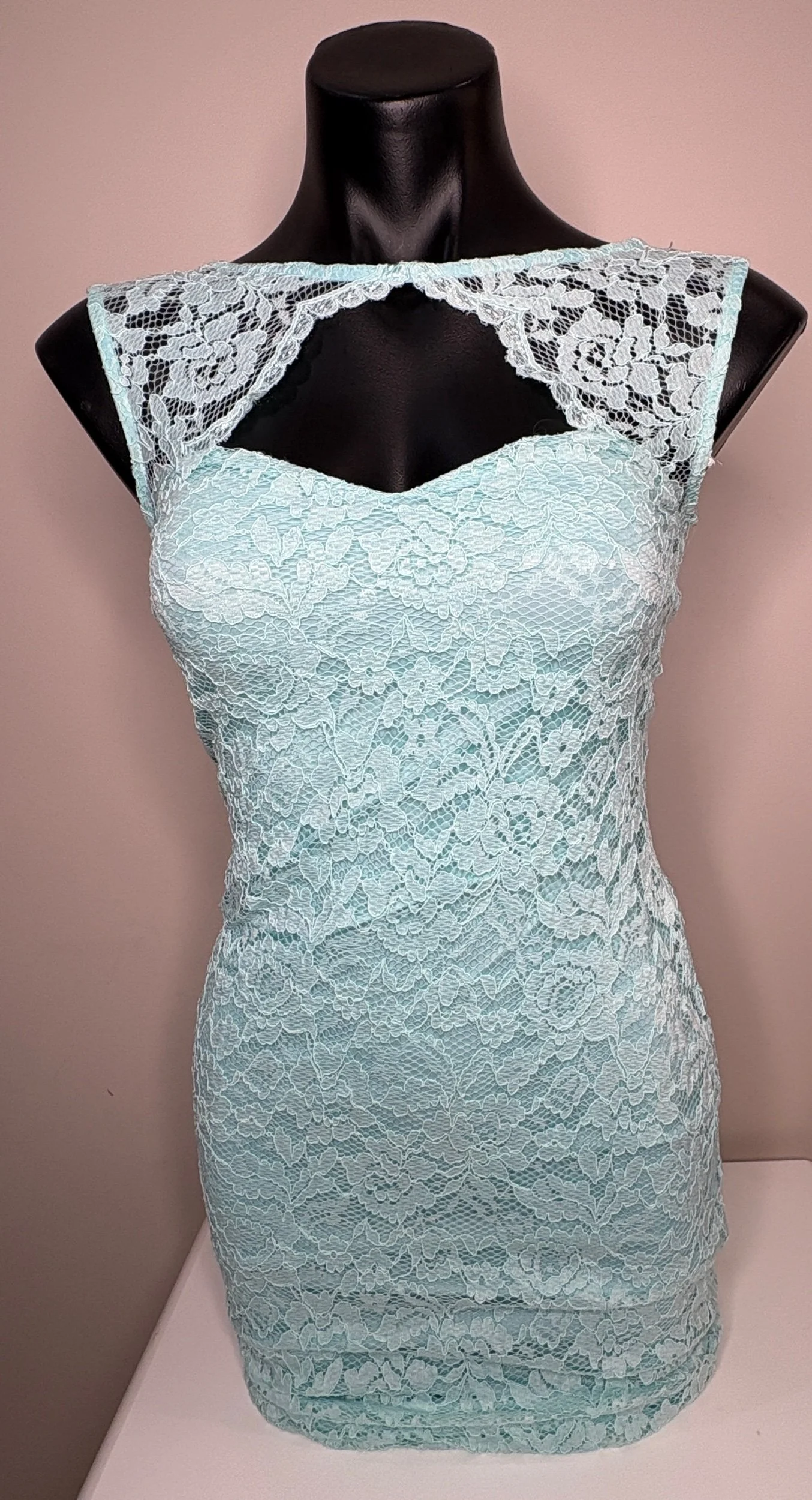 'Very Very' Mint Lace Sweetheart Neckline Fitted Dress (Size 8)
