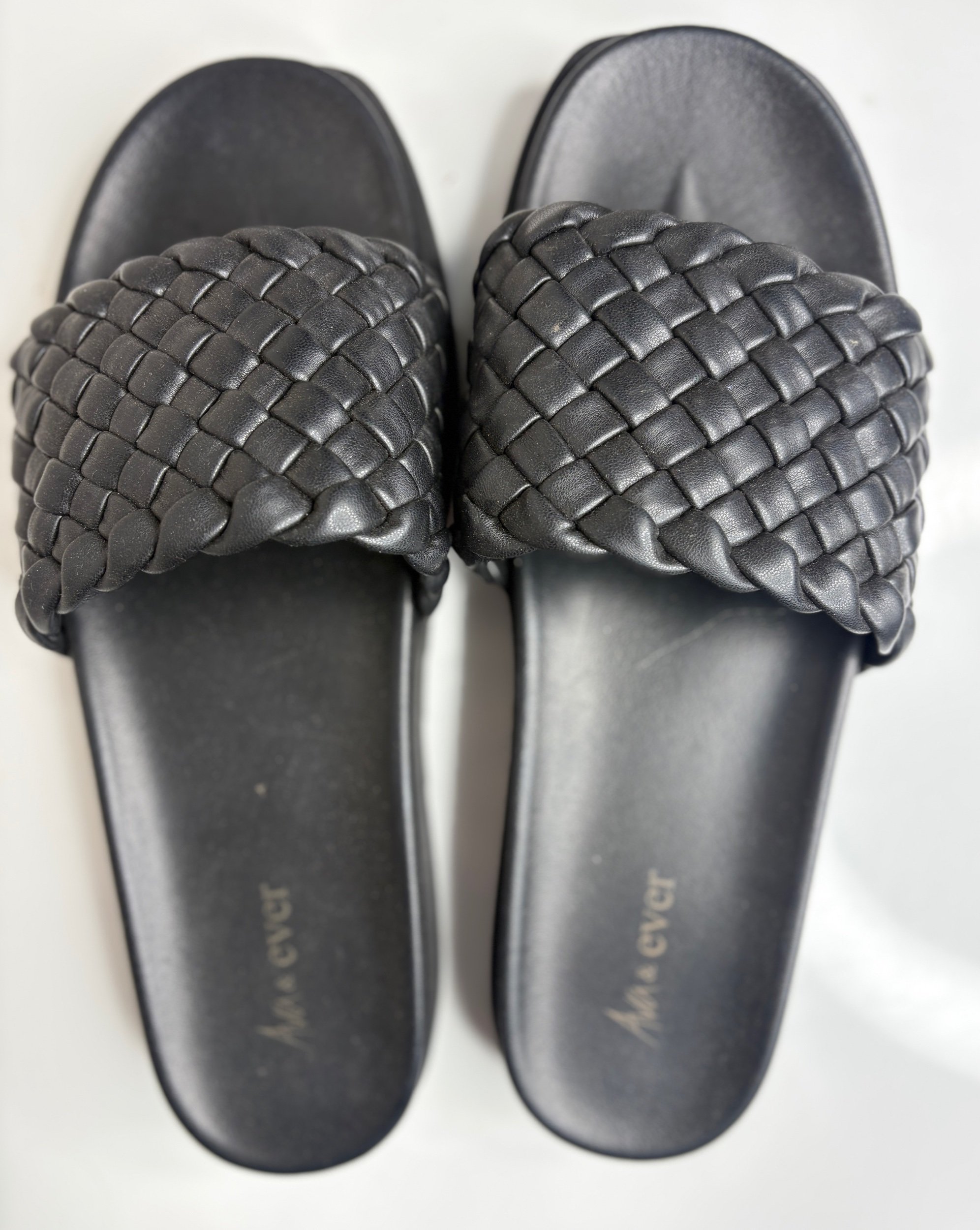 Ava & Ever Black Leather Weaved Slide (Size 9)