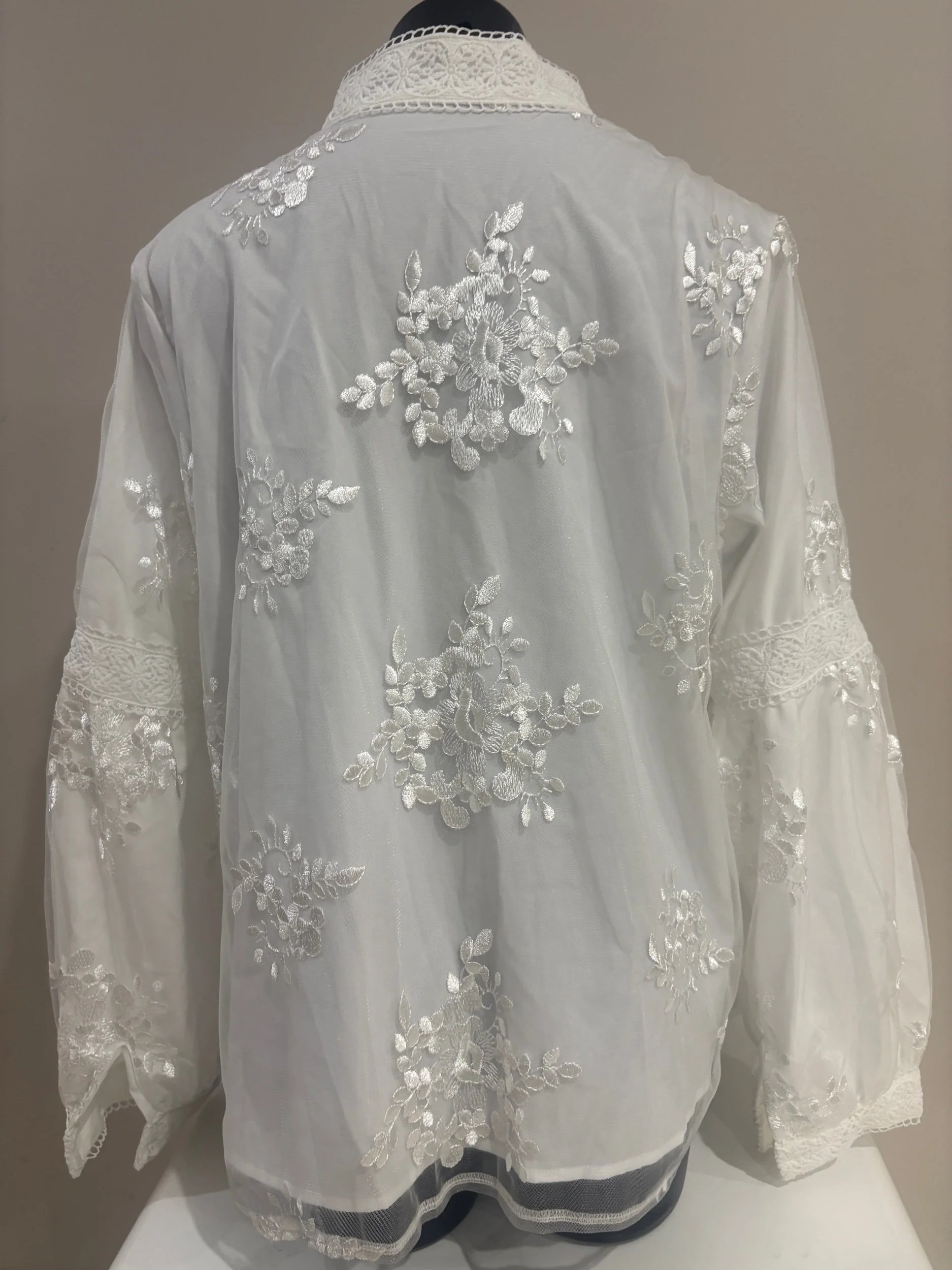 Vintage White Round Neck Lace Embroidered Shirt (Size 16/18) - Retro Glamour