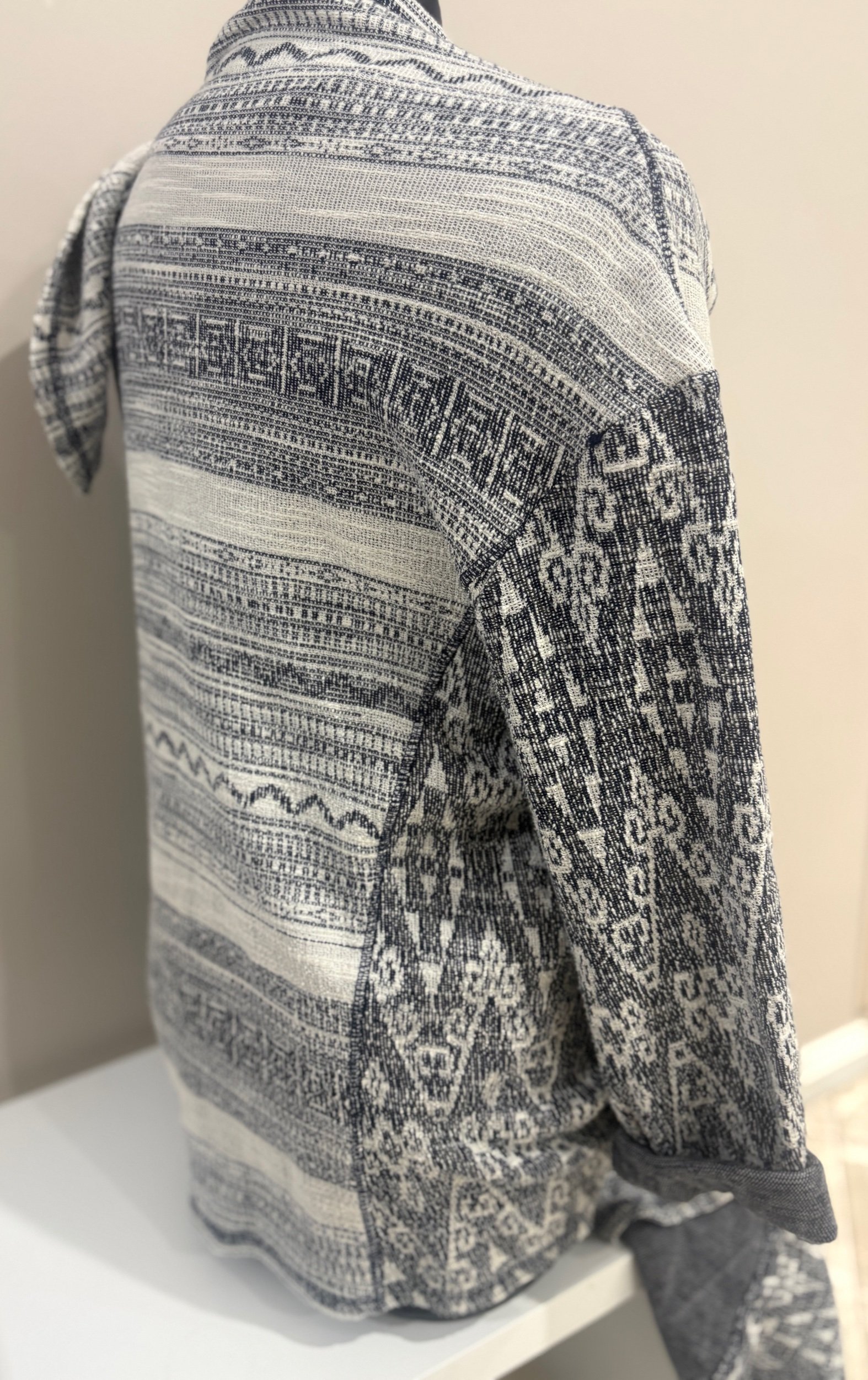 Orientique Naturally Australian Blue & White Textured Wrap top w/pockets (Size 18) - Retro Glamour