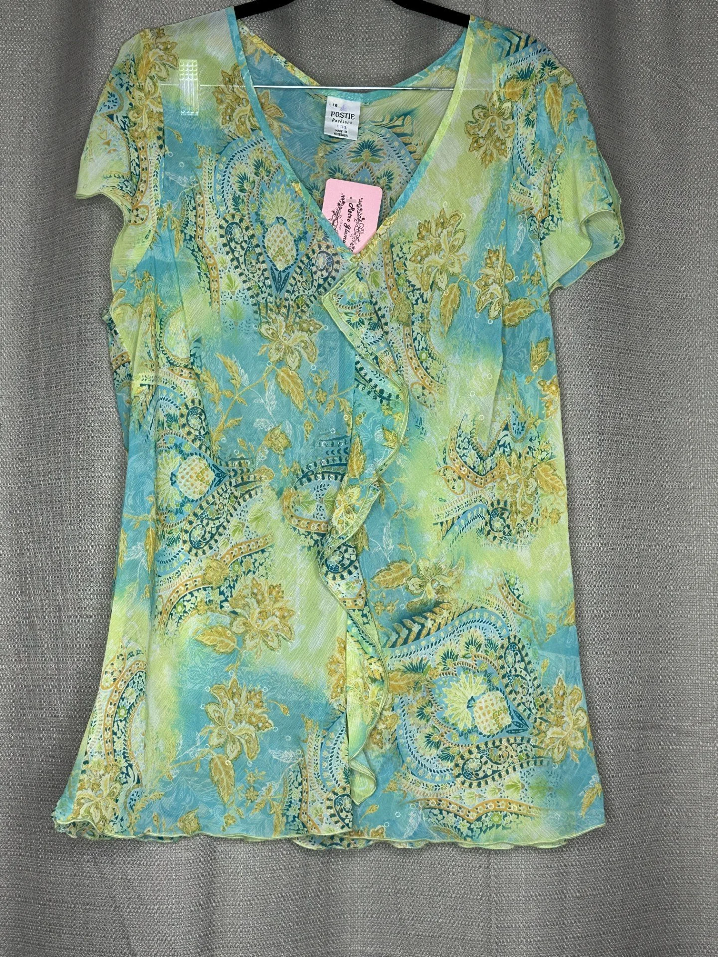 'Postie Fashions ' Green Chiffon Gathered Blouse (Size 18)