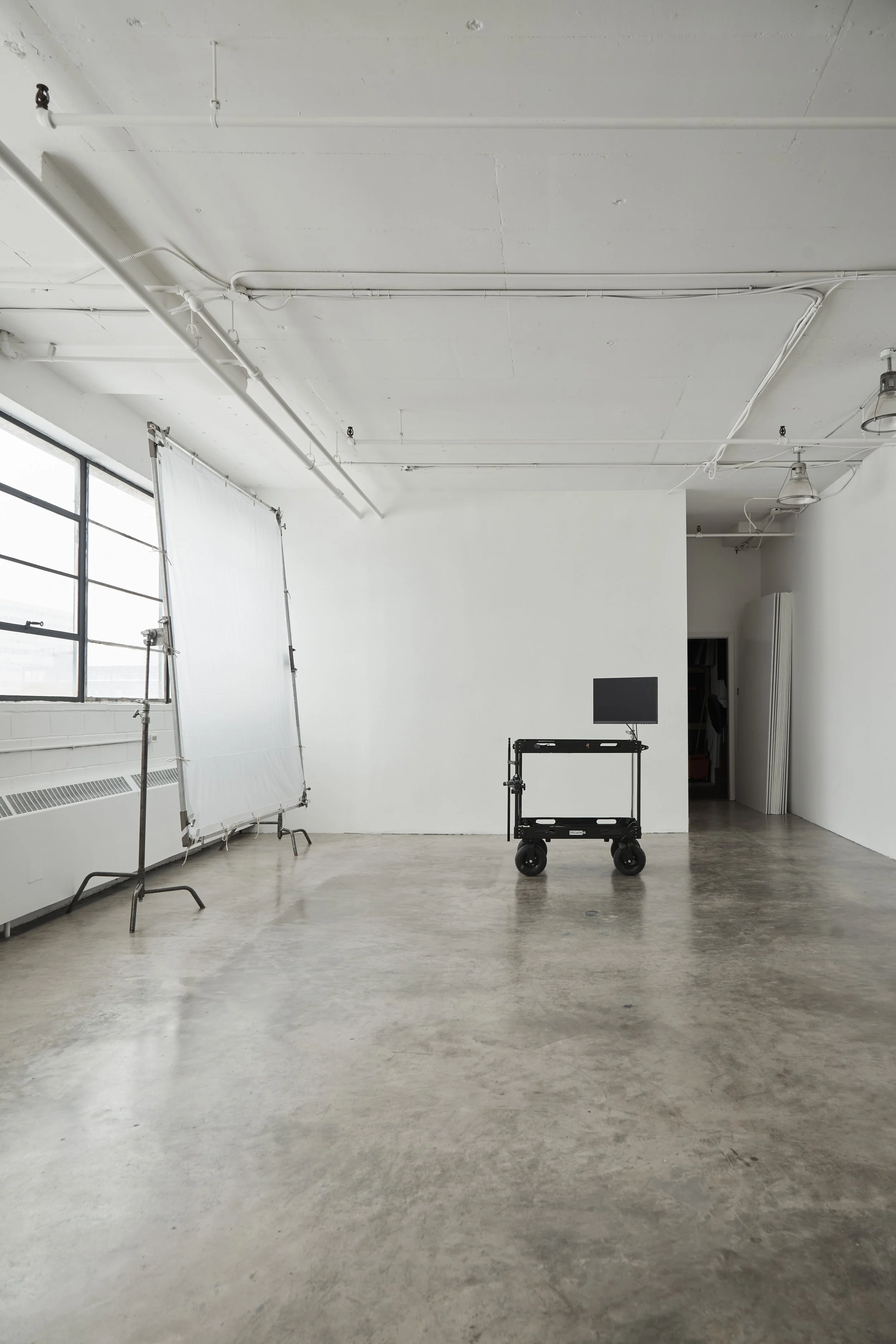 Louvain Shooting Wall_Vert with Cart_010836.jpg