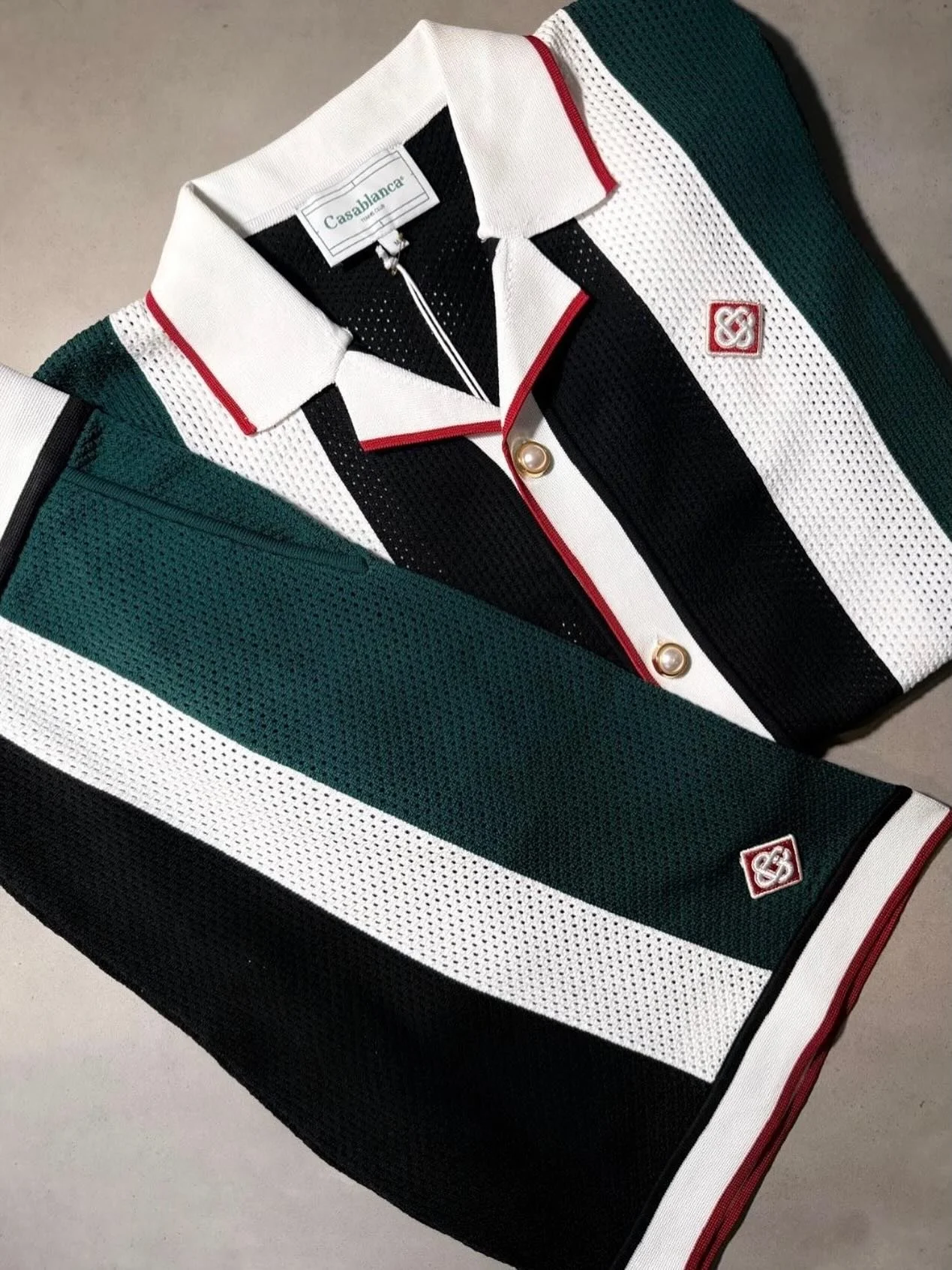 Set CASA BLANCA🇫🇷
Muy vers&aacute;til y para distintas ocasiones, perfecto para estas &eacute;pocas, para un viaje o simplemente para un d&iacute;a relajado pero con mucha presencia&hellip;🙌🏻