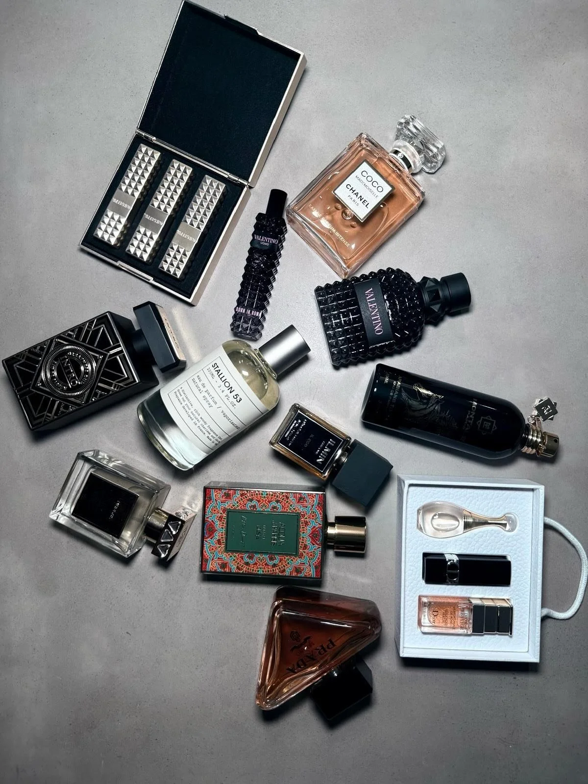 Los aromas que hablan por ti ✨
La mejor perfumer&iacute;a, seleccionada para regalar esta Navidad.
Porque un buen perfume nunca falla. 🎄