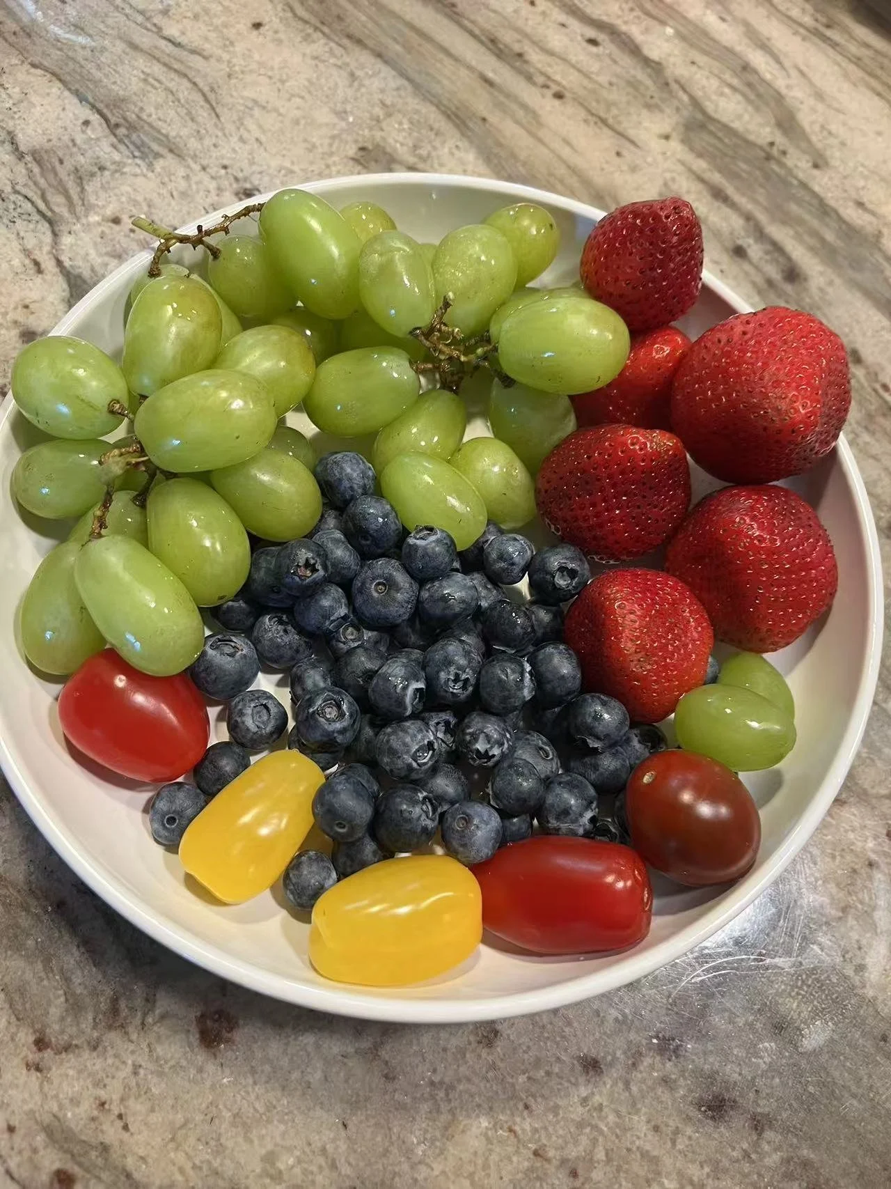 Fresh fruits served at Red Apple Daycare in Santa Clara, supporting healthy meals and balanced nutrition for young children.