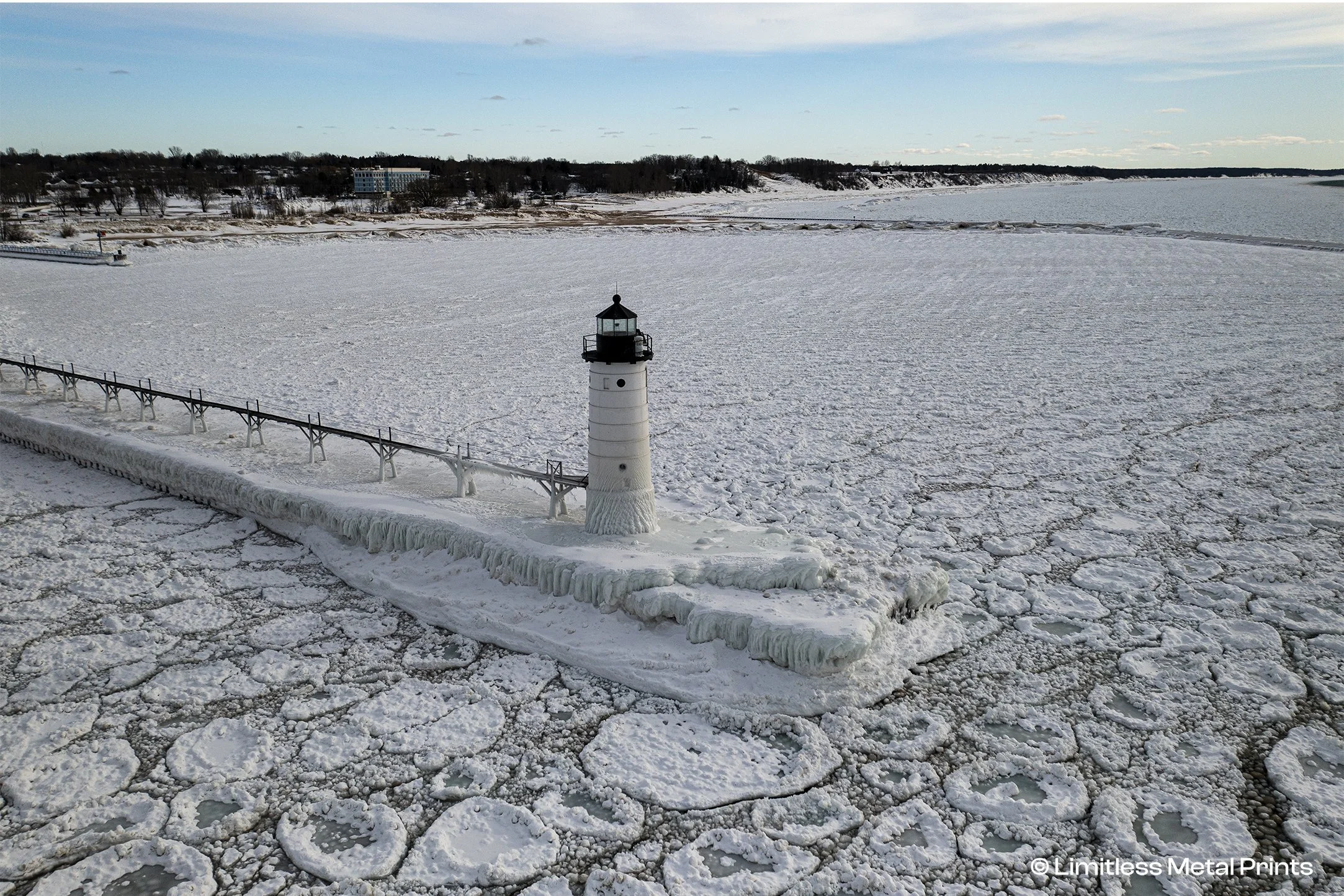 Manistee_Lighthouse_EXPORT_COPYRIGHT.jpg