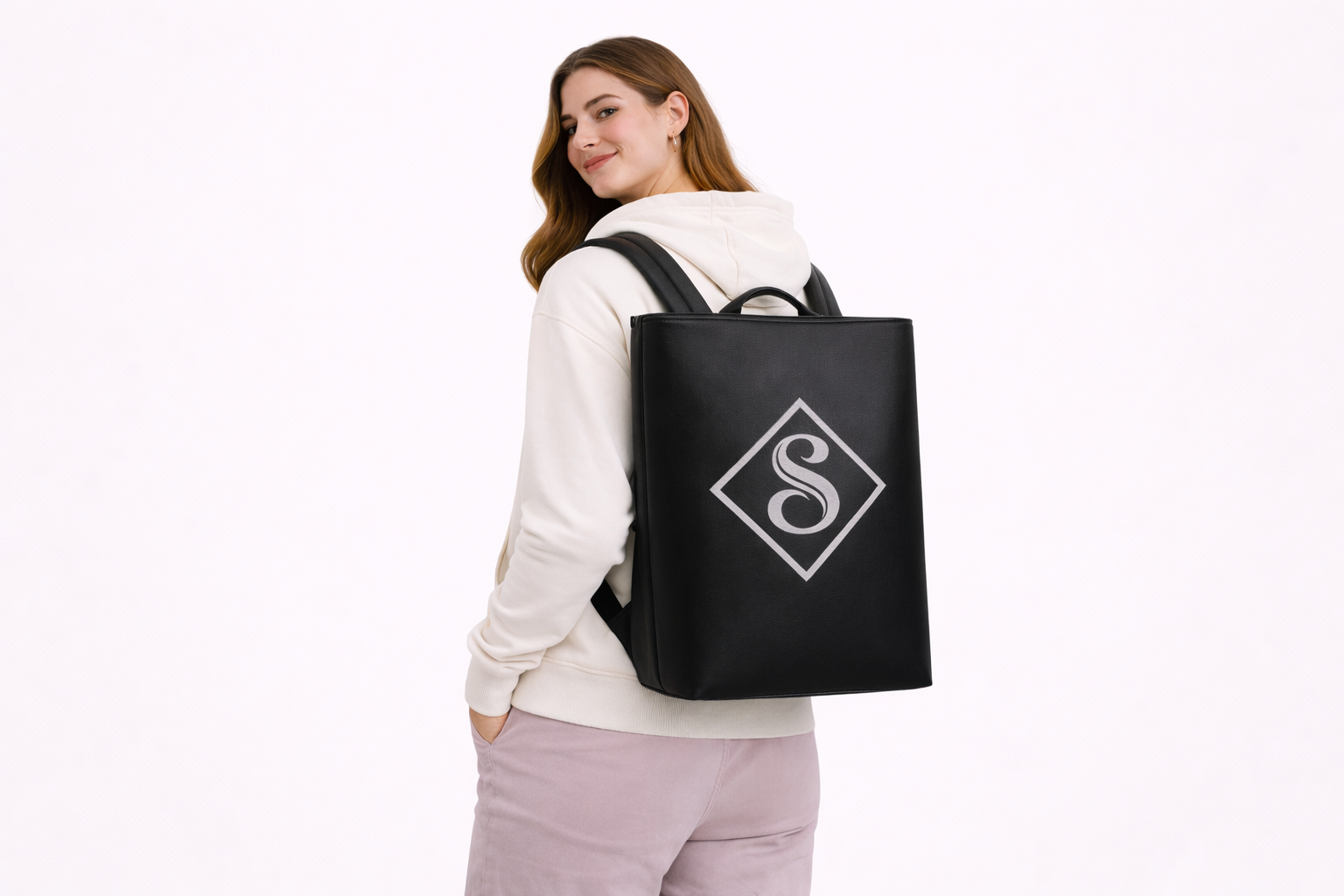 woman backpac.png