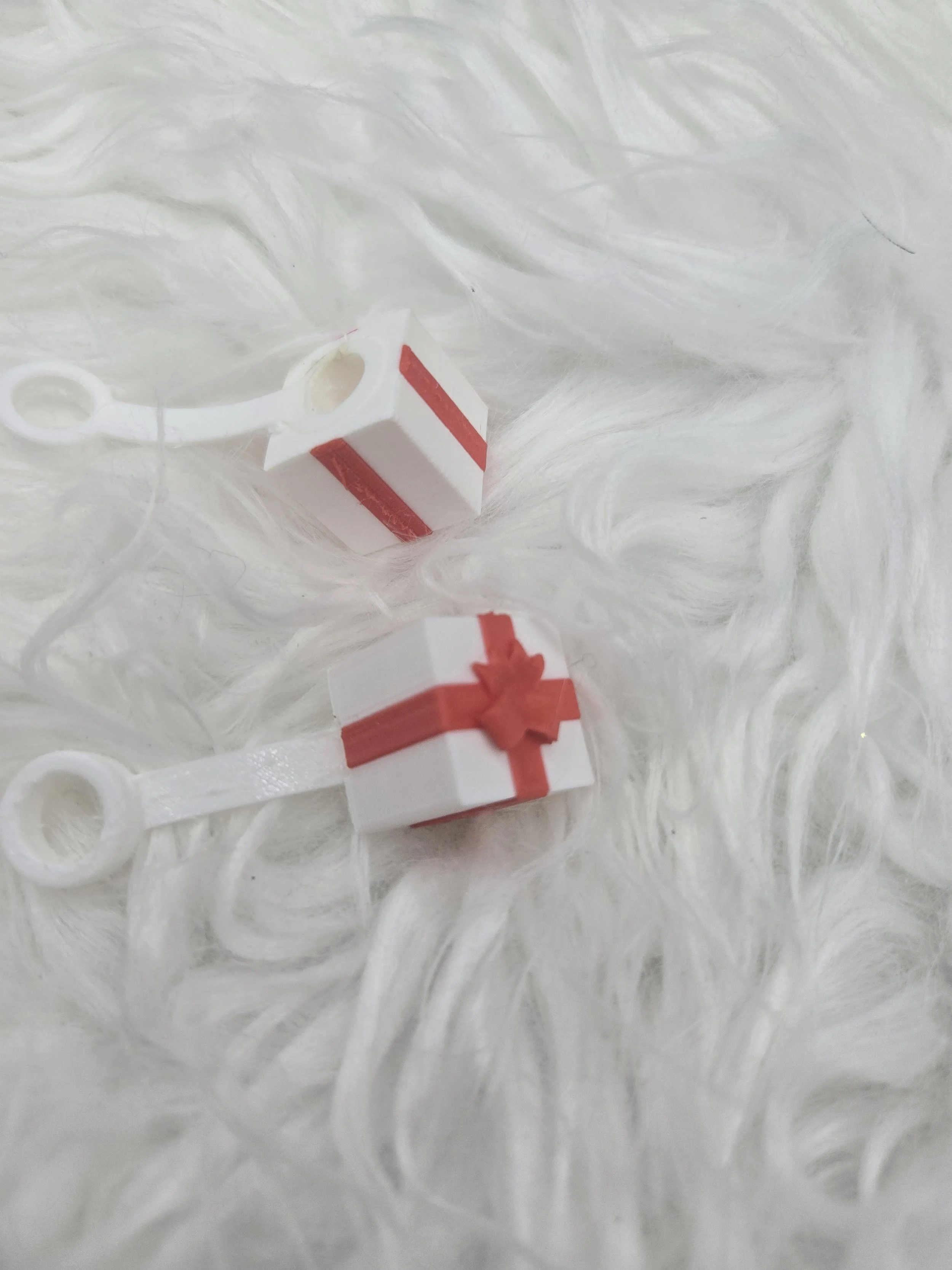 Present Straw Topper