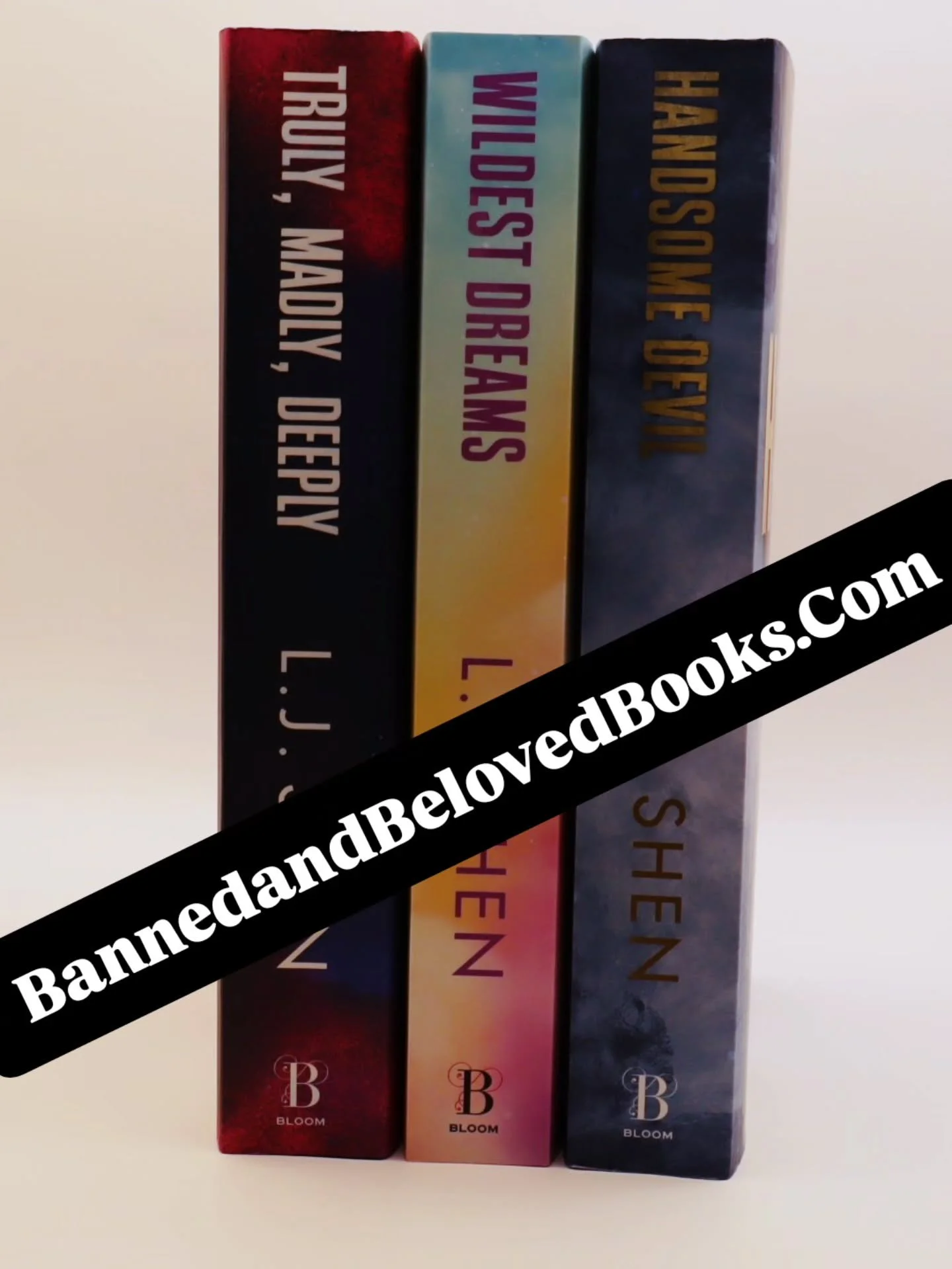 Free shipping 😍 Buy now on www.BannedandBelovedBooks.com
#bannedandbeloved #bookstore #smallbusiness #books #bookgirliesofinstagram