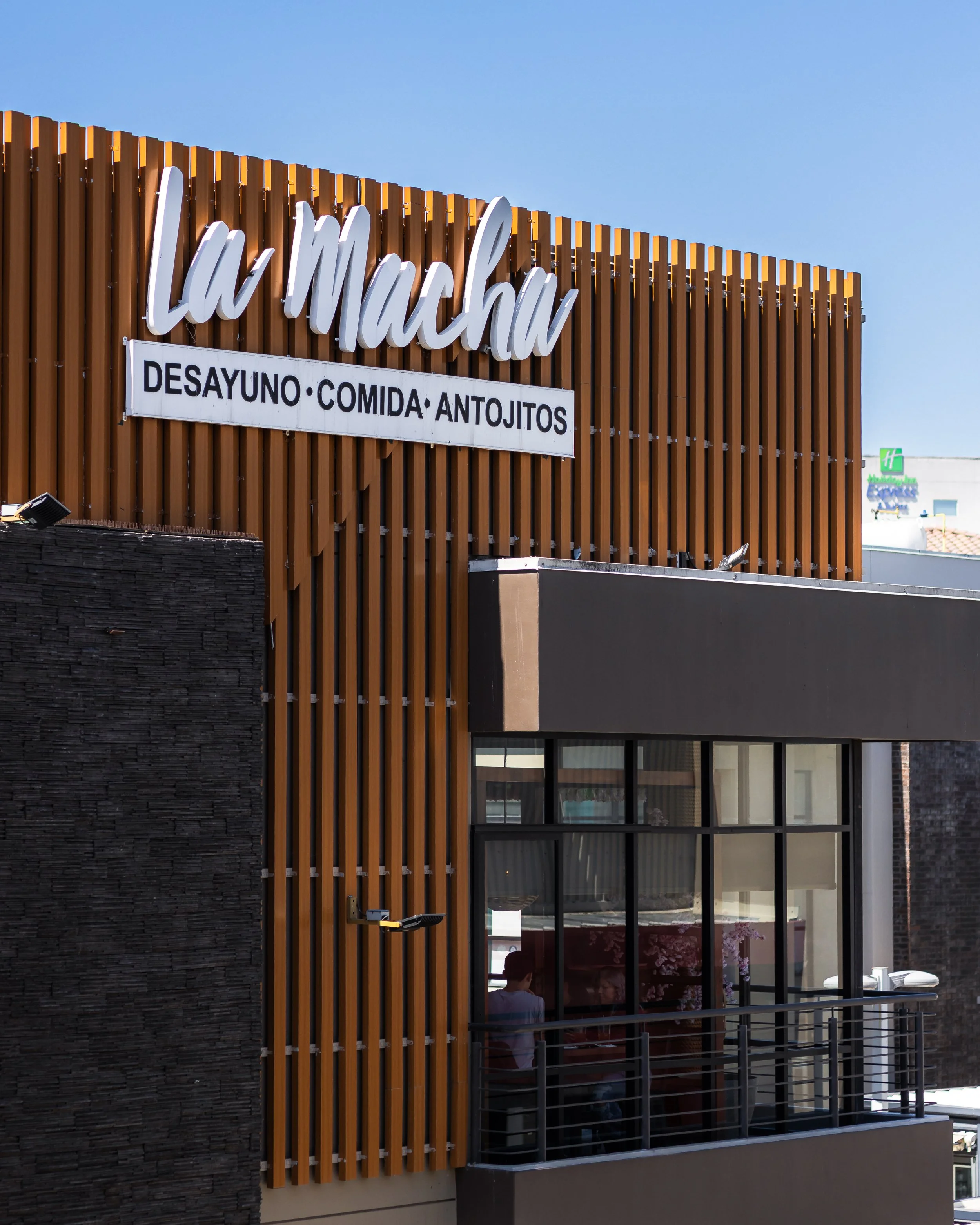 Restaurante de comida Mexicana La Macha Plaza Alameda Otay 1.jpg