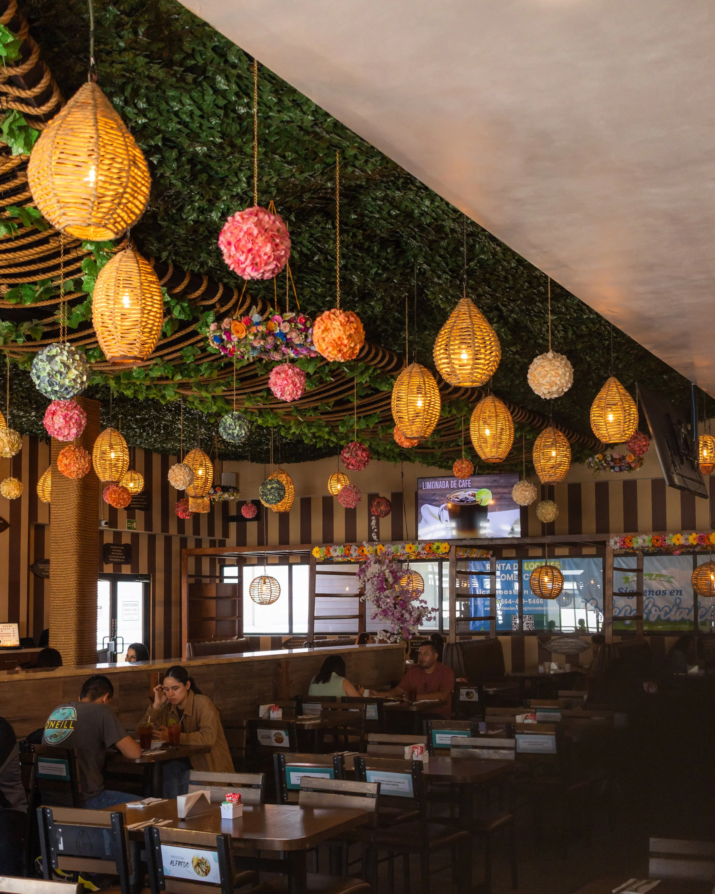 Restaurante de comida Mexicana La Macha Plaza Alameda Otay 2.jpg