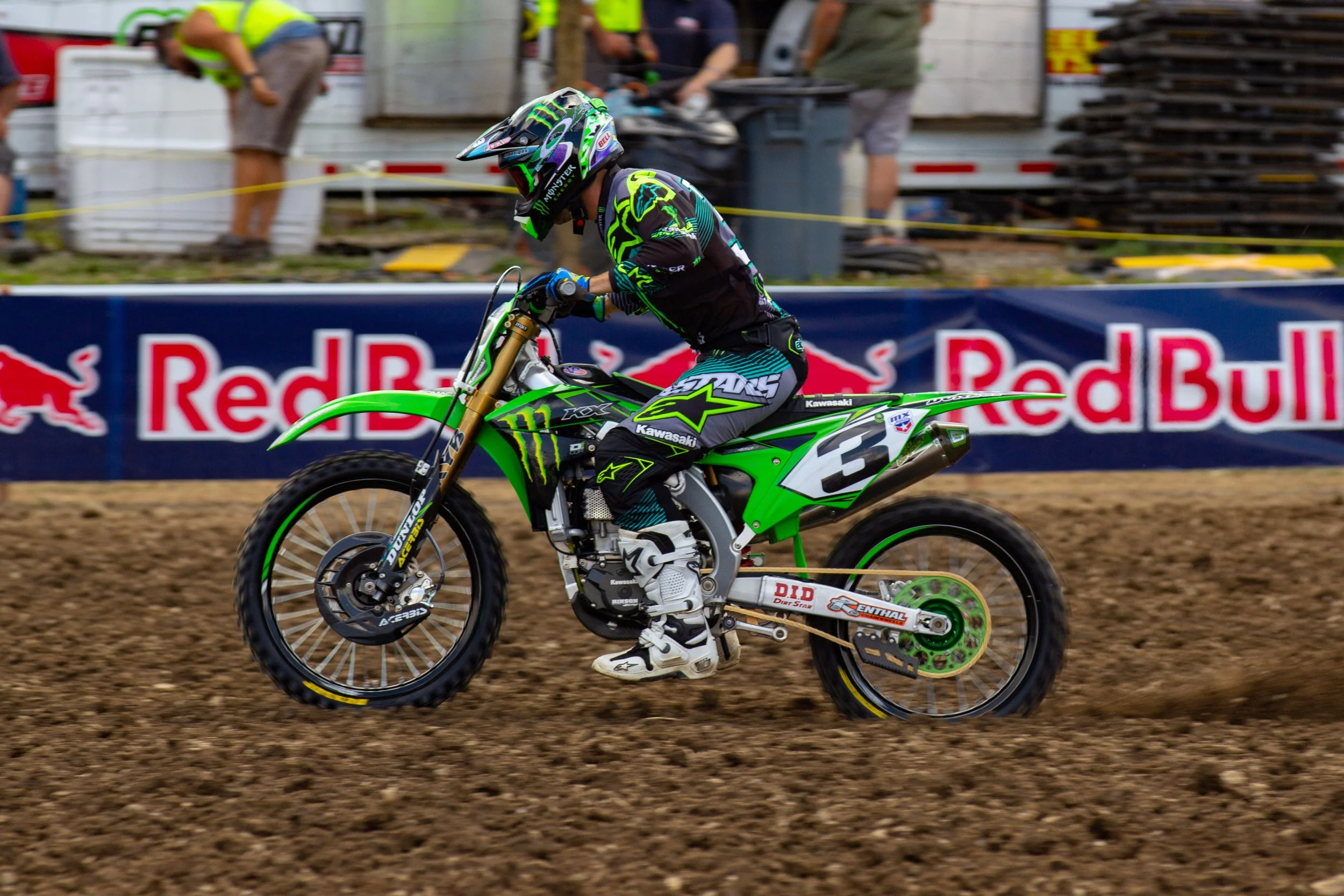 Hip Position in Motocross: The Difference Between Reactive and In Control