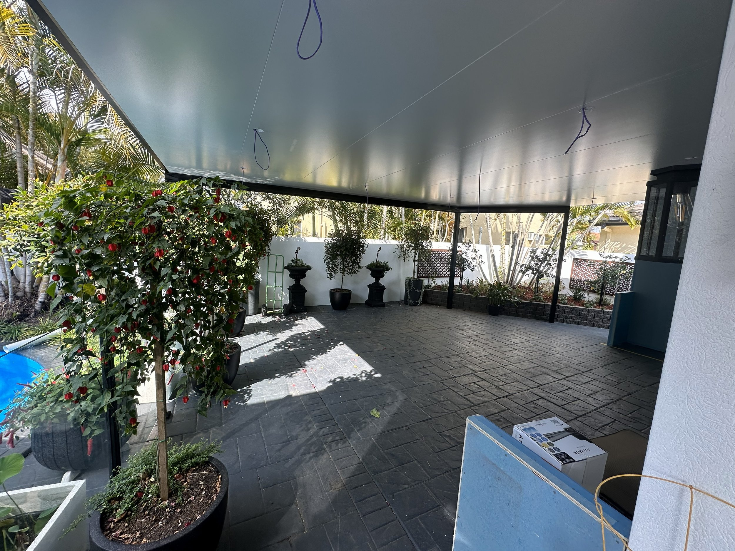 Helensvale patio with custom blueboard walls