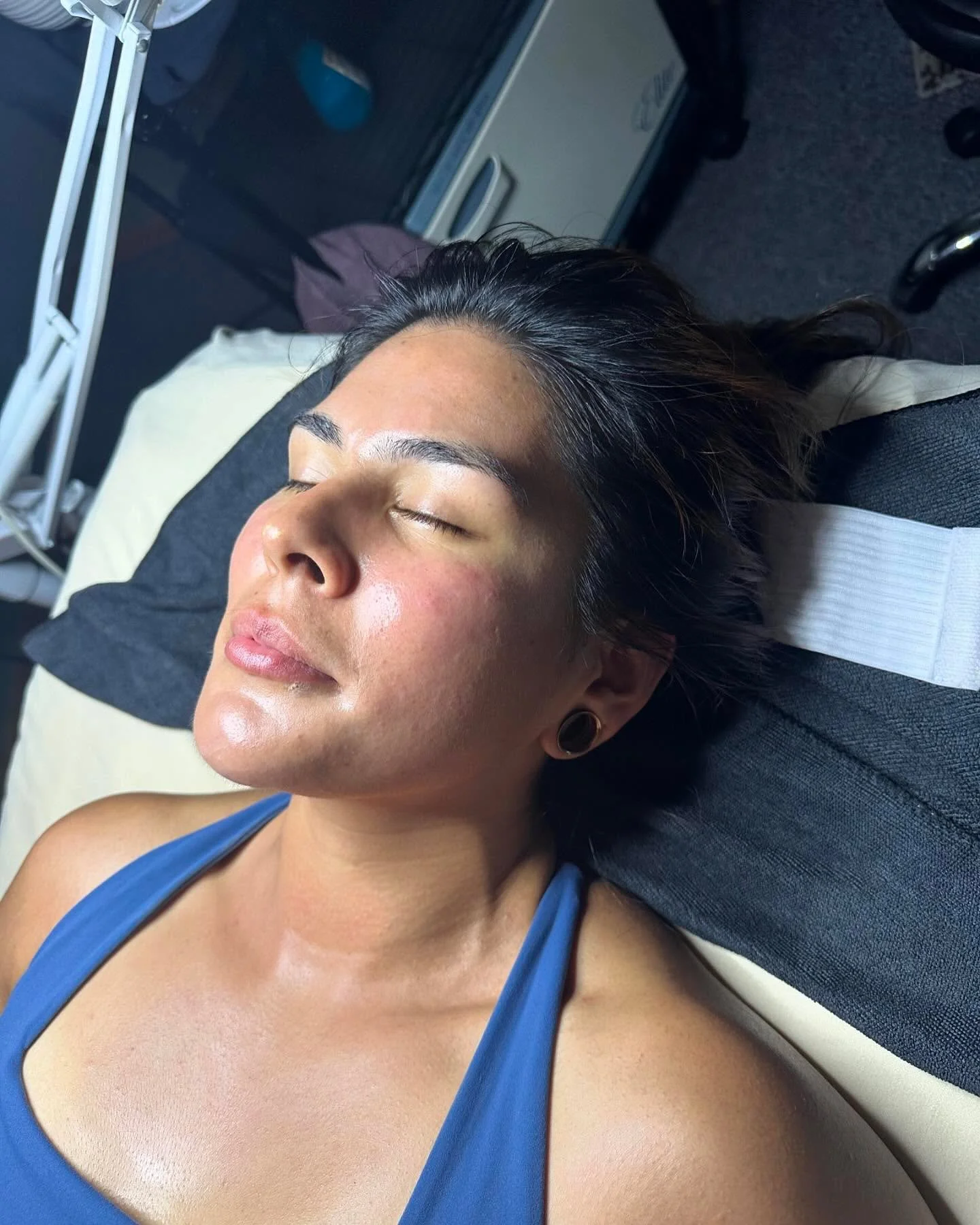 Nothing is better than that post Gua Sha facial glow✨
Want this to be you? 😏
Get your appointment booked today with the link in my bio! 🤩
Thank you to my bestie for letting me get your already beautiful skin glowing ❤️&zwj;🔥 @rosamarialujanoxo
.
.