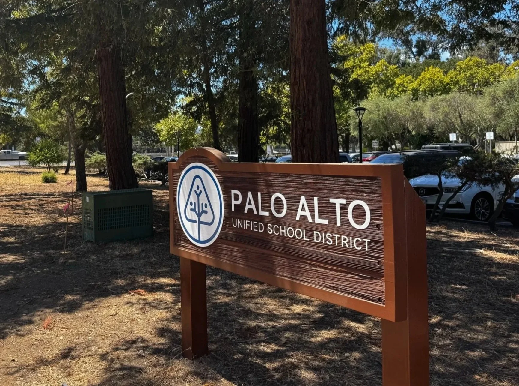 Entrance sign of the Palo Alto Unified School District (PAUSD) administrative office.