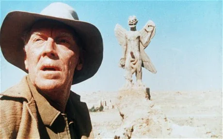 La figura que observa: del demonio antiguo al cine moderno