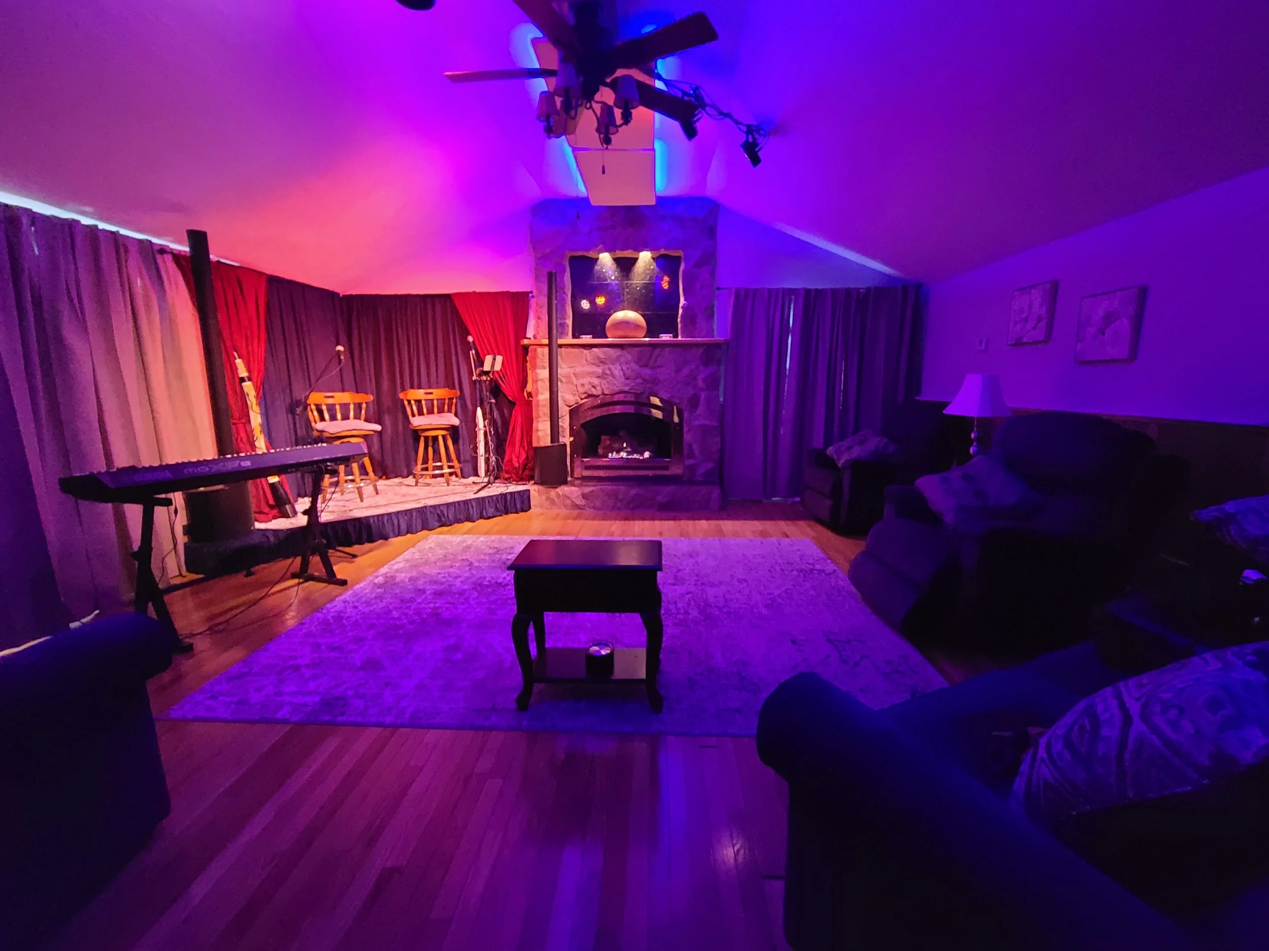 An intimate venue with seating from 5-25
