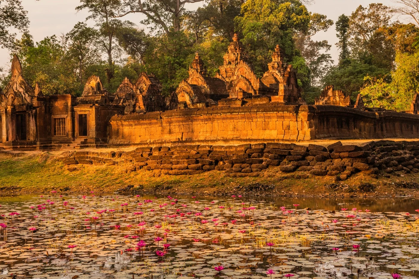 banteay-srey-temple-early-morning-3.webp