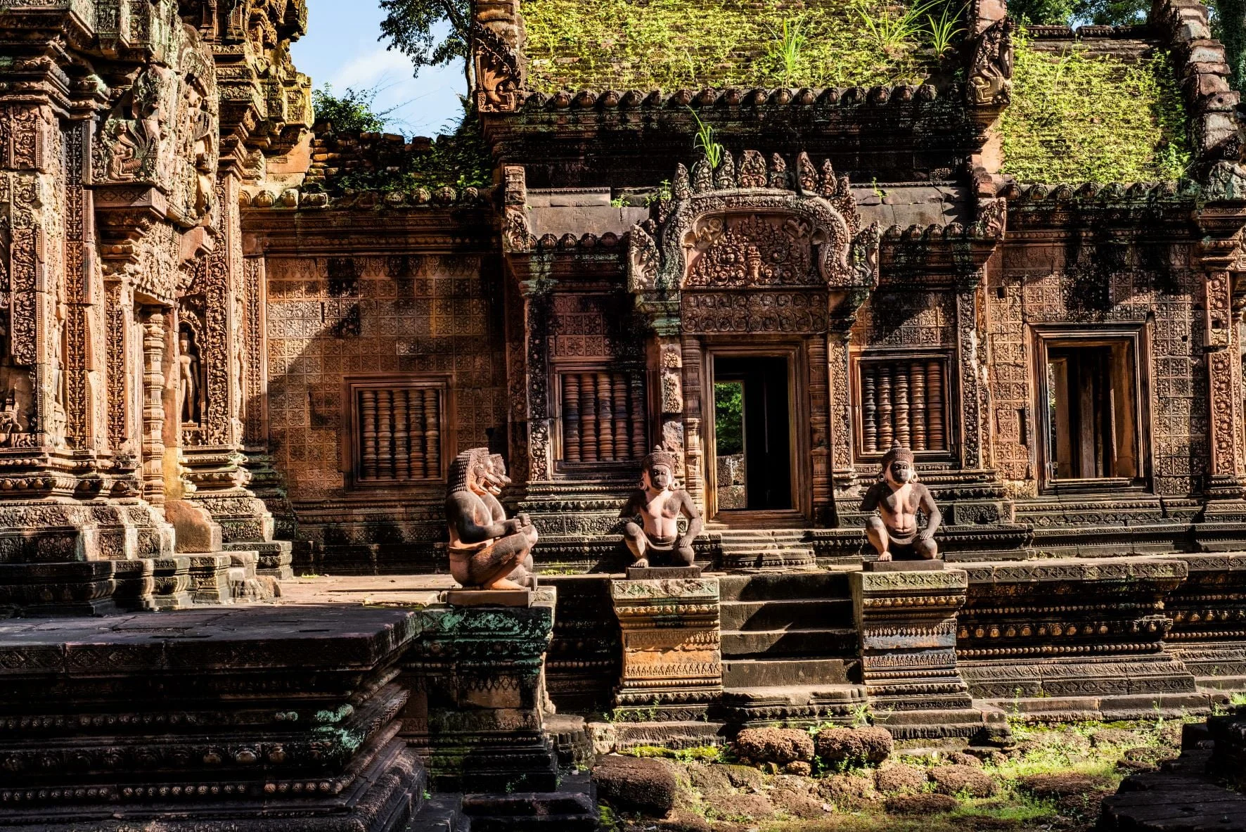 Banteay-Srey-Temple-early-morning.jpg