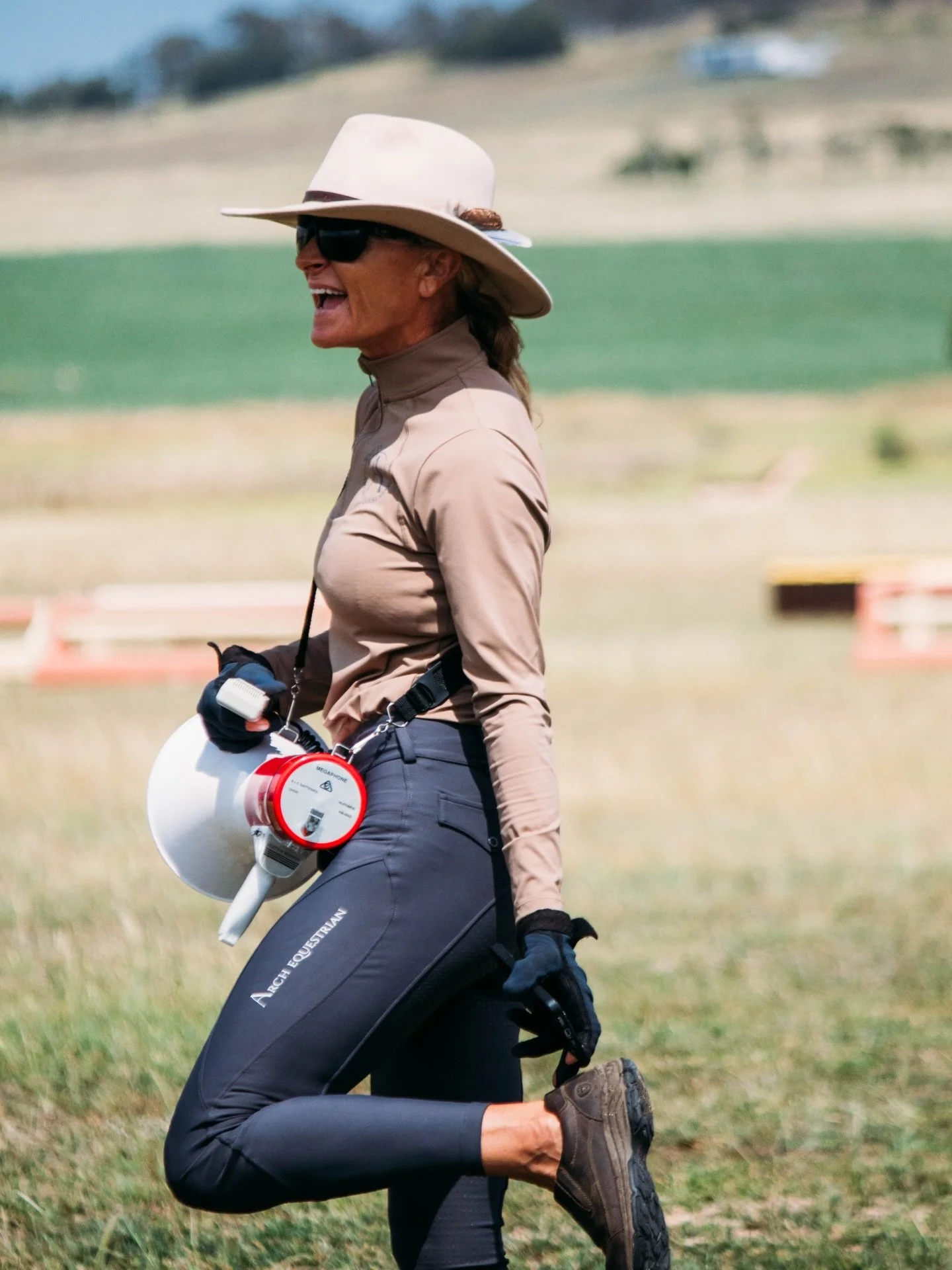 Fixing her shoe AND mid-yelling instructions, Olympian @morrowrebel still looks completely put together 💁🏼&zwj;♀️ 
Latte Base Layer + Grey Hybrid Breech&mdash;cool, comfortable, and built for all-day intensity 🐎