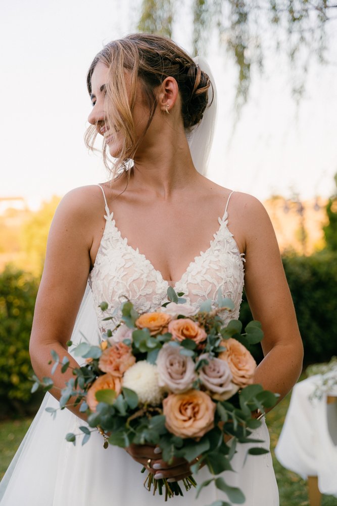 wedding bride flowers.jpg