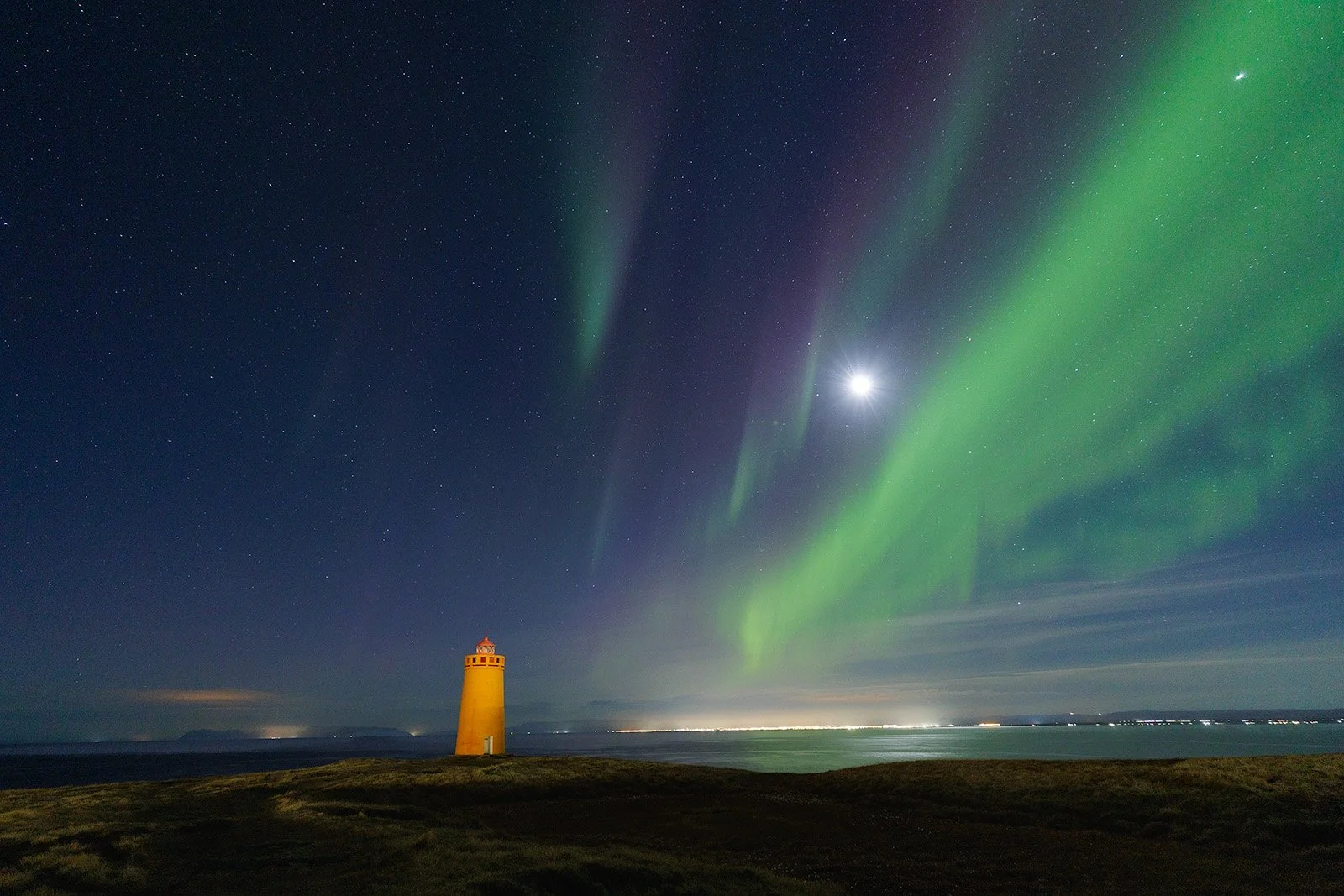 Between Moon and Aurora
