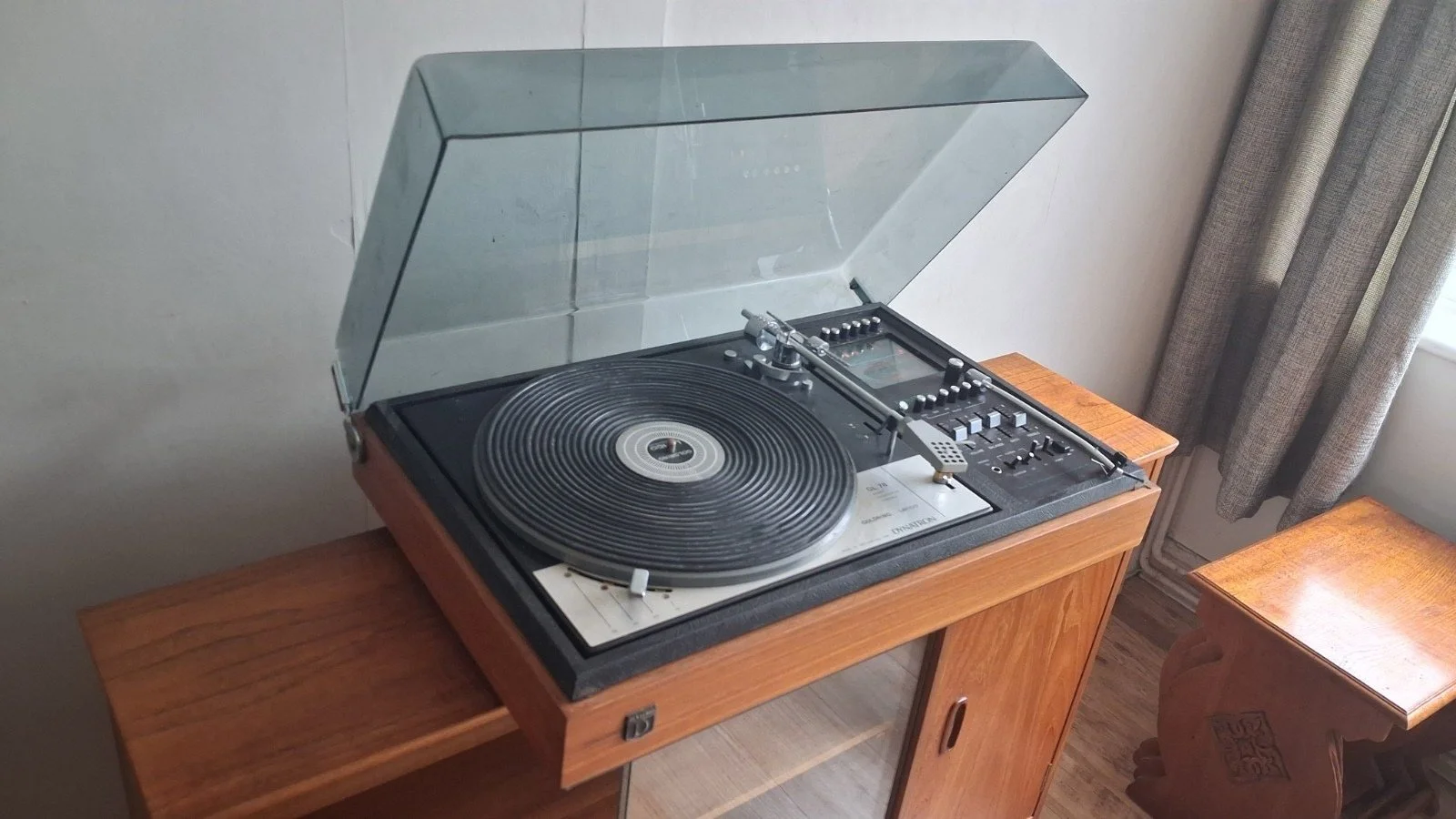 Vintage 1970s Dynatron Goldring GL-78 turntable in teak casing