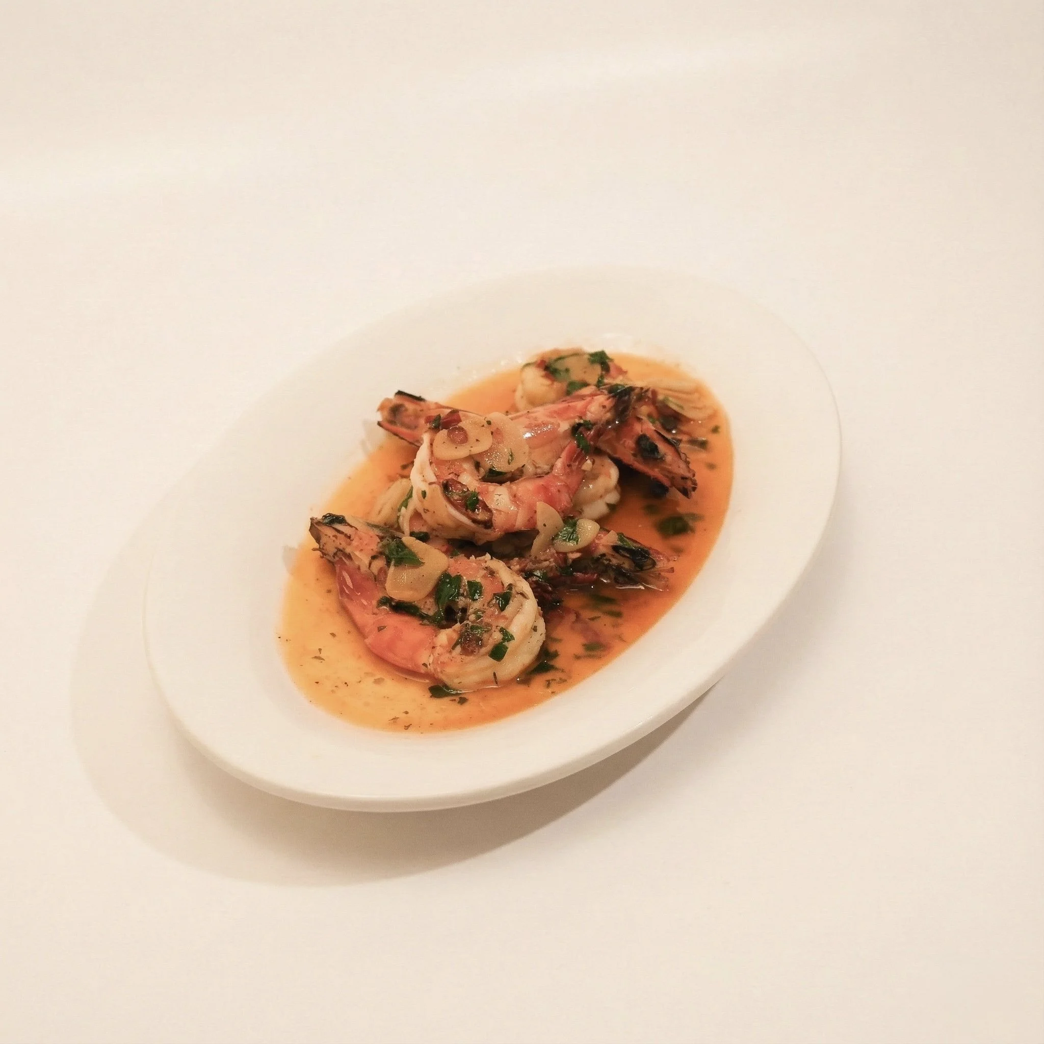 GAMBAS AL AJILLO · Sautéed white prawns in white wine, garlic oil and dried chili · 550