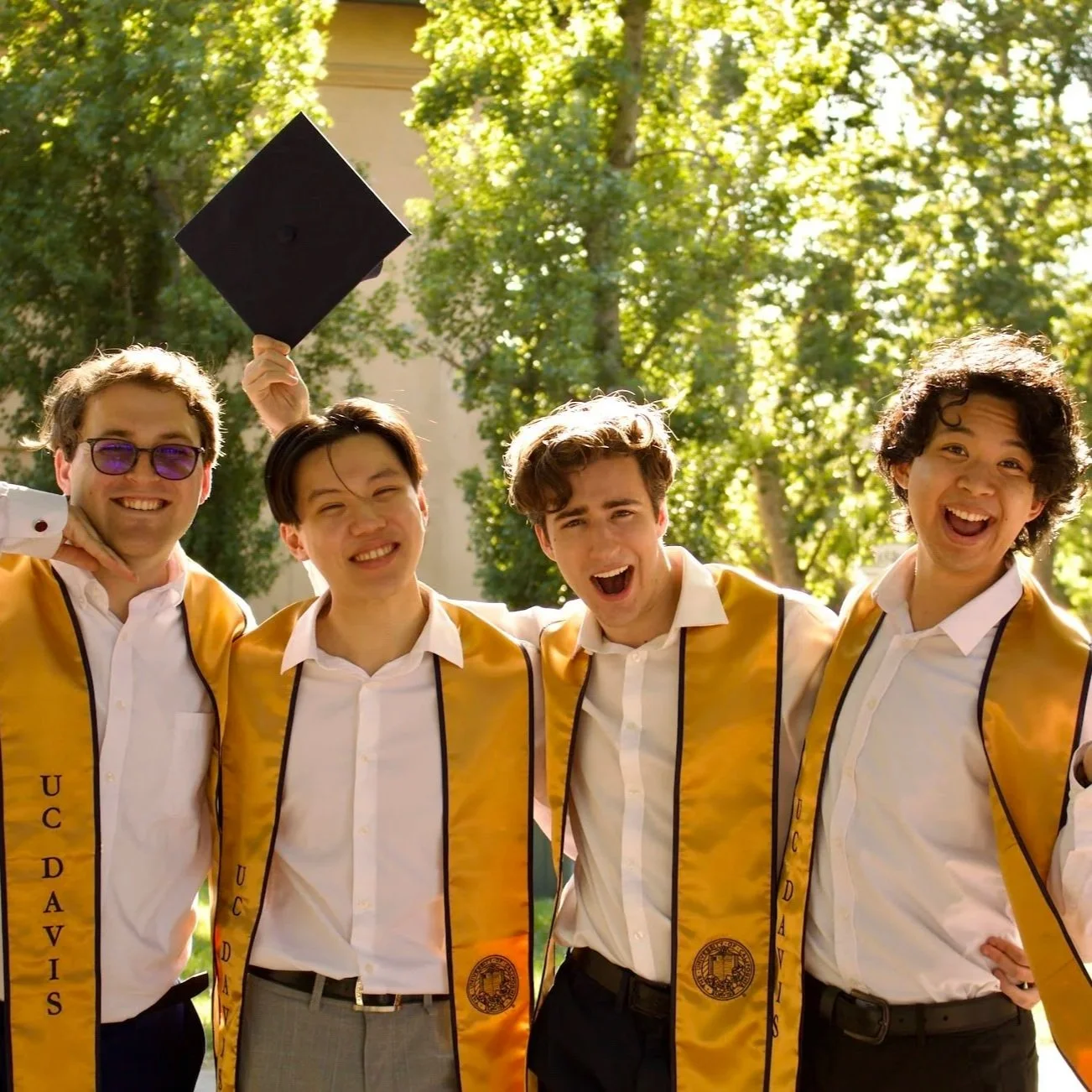 Large Group Graduation Photoshoot (4-6 People)