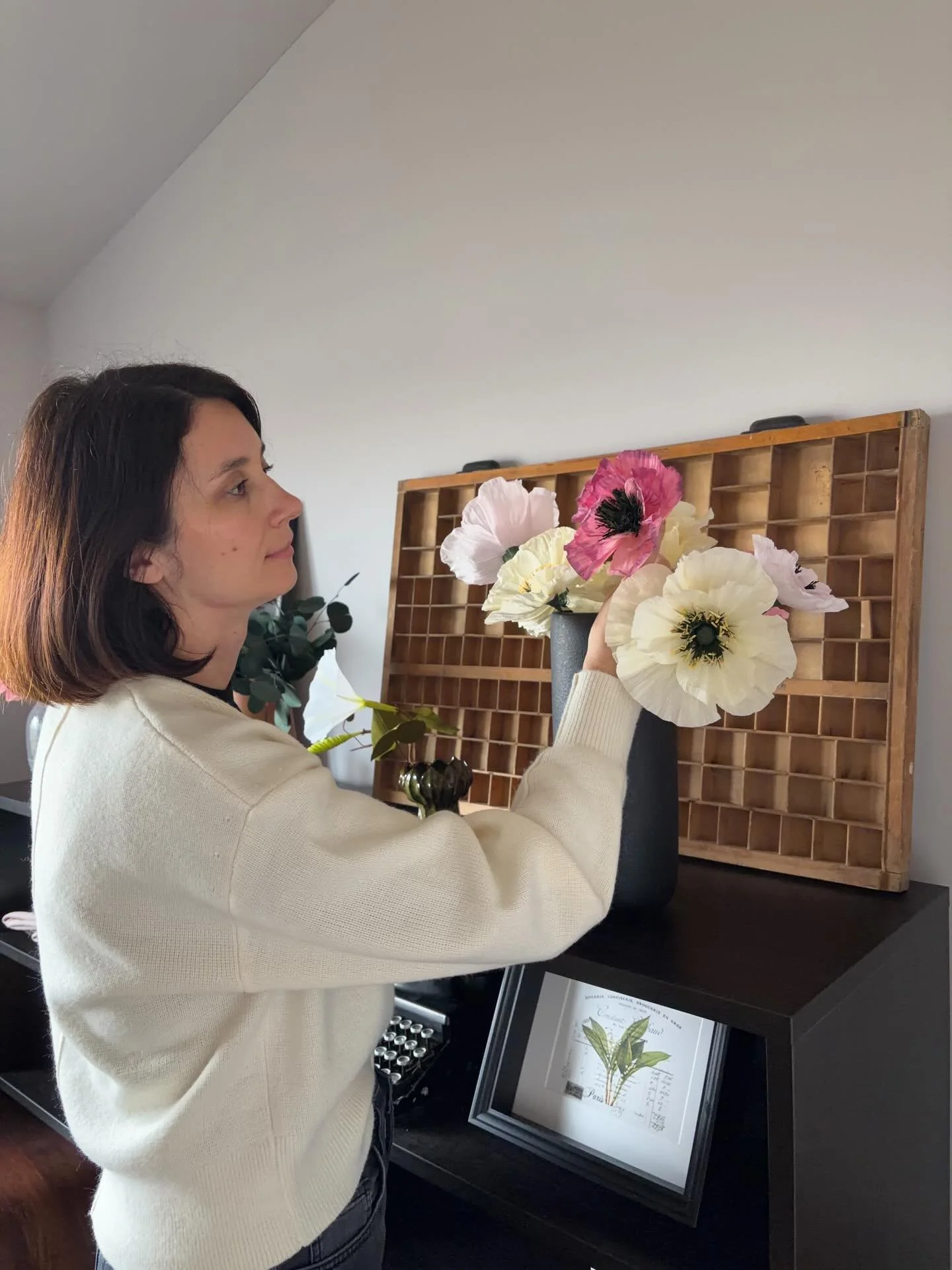 Moments of January ❄️

1. Atelier Momente 🌸
2. Nordsee Magie 🌊
3. Papier Chrysantheme No. 1 ✂️
4. Schneewei&szlig; ❄️
5. Papier Kosmeen ✂️🌸
6. Ostsee 🌊
7. Business Breeze Retreat 👍
8. Blumenarrangements 🌸🌸🌸
9. Neue Papierblumen ✂️
10. Stiefm&